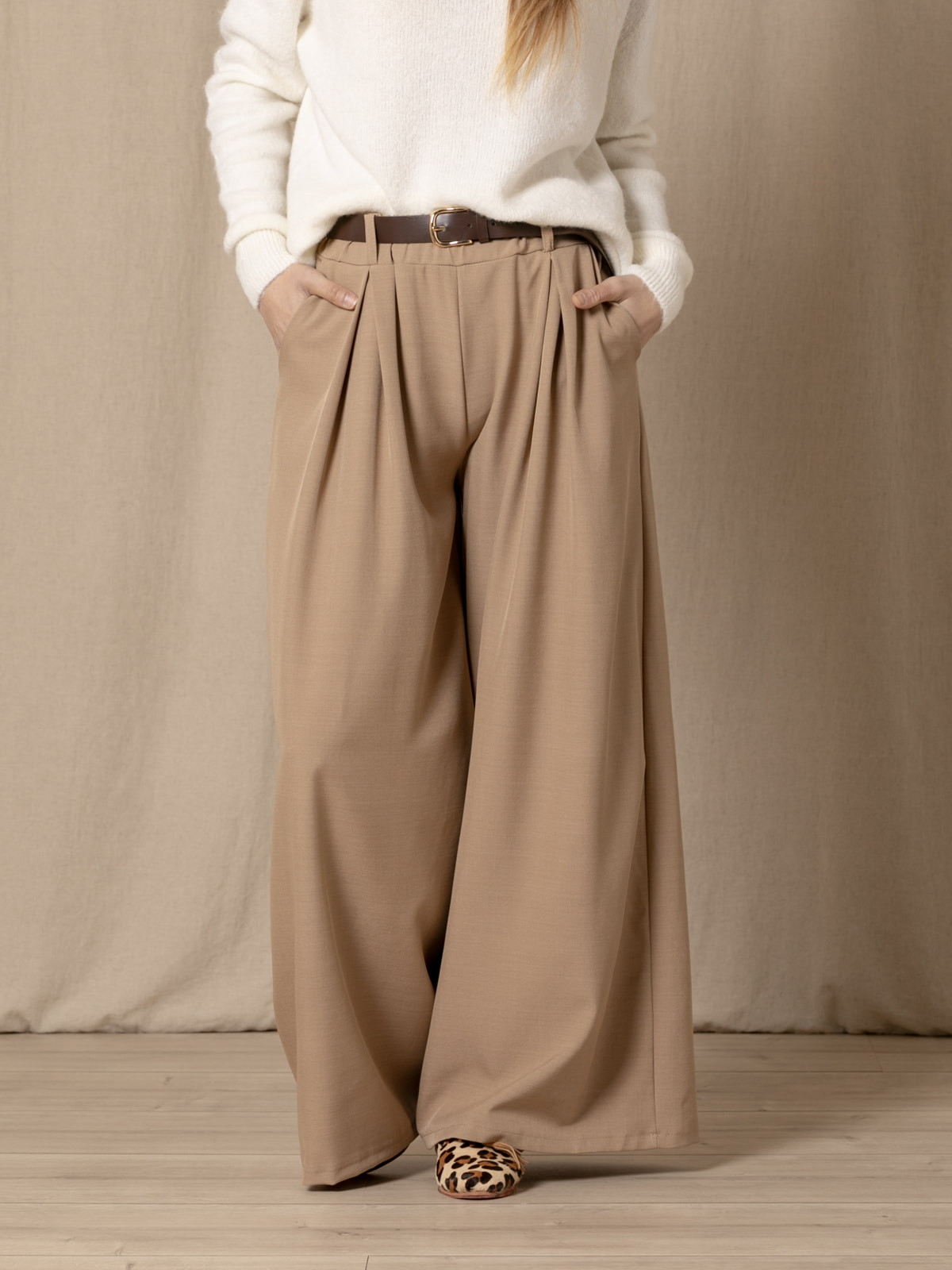 Pantalón fluido super trendy color camel claro