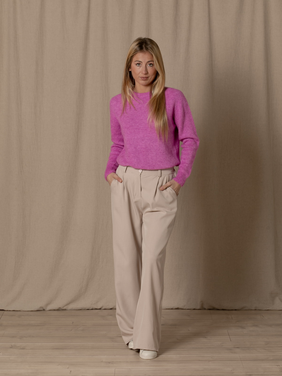 Pantalón fluido de pinza color Piedra