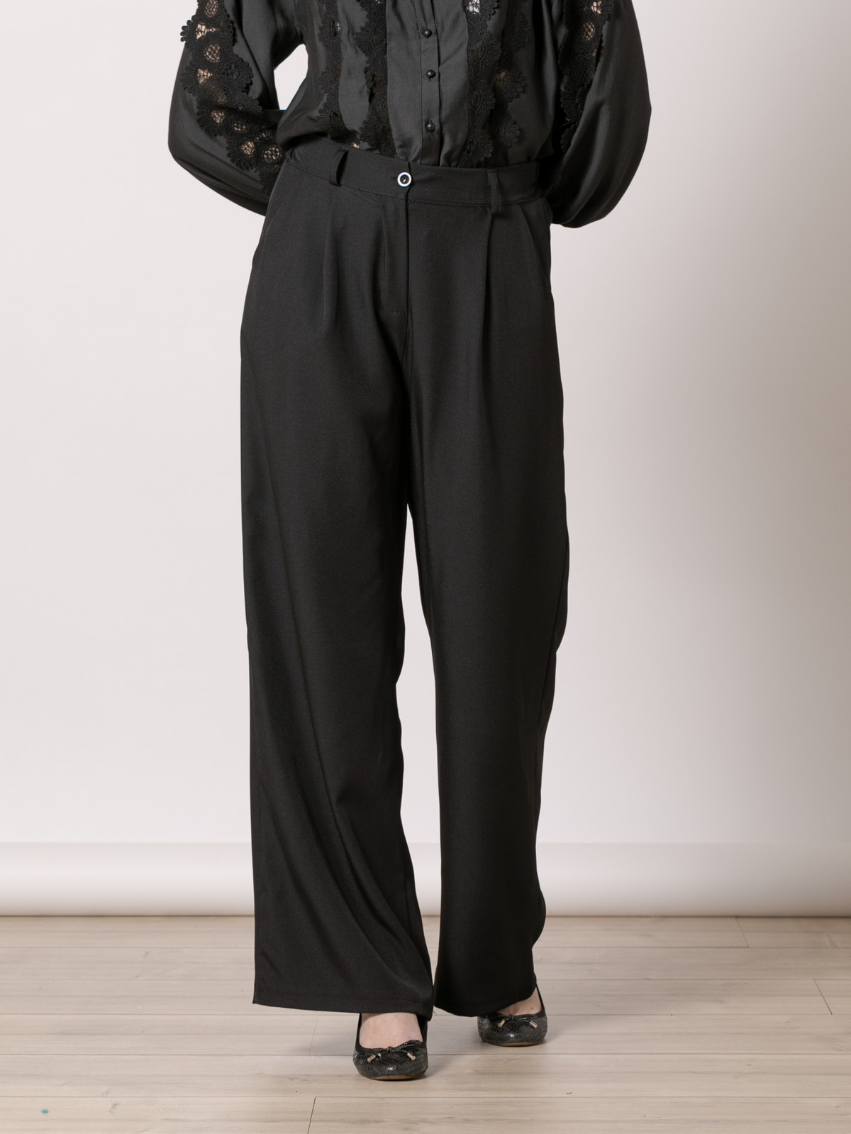 Pantalón fluido de pinza color Negro