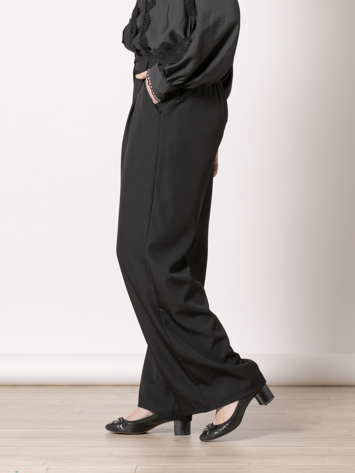 Pantalón fluido de pinza color Negro