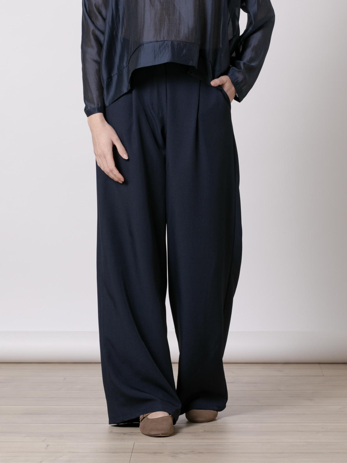 Flowing pleated trousers  Blue Navy colour