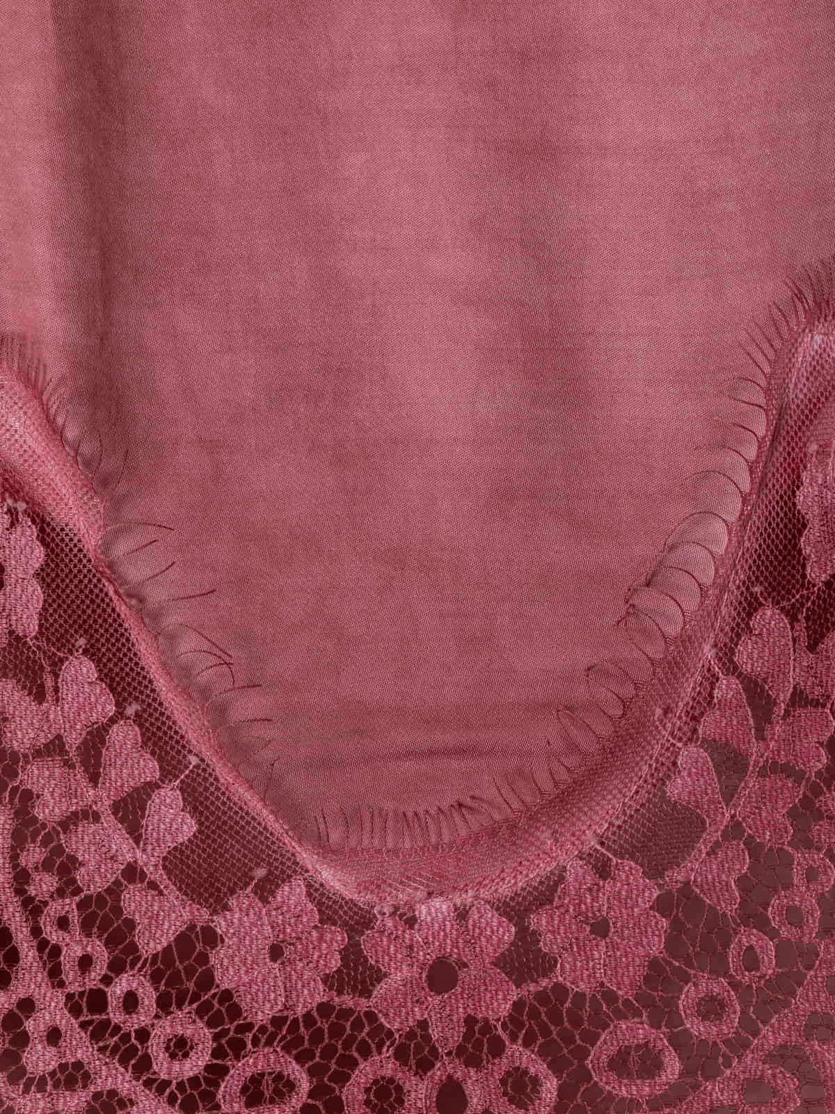 Flowing shirt with lace at the bottom  Bordeaux colour