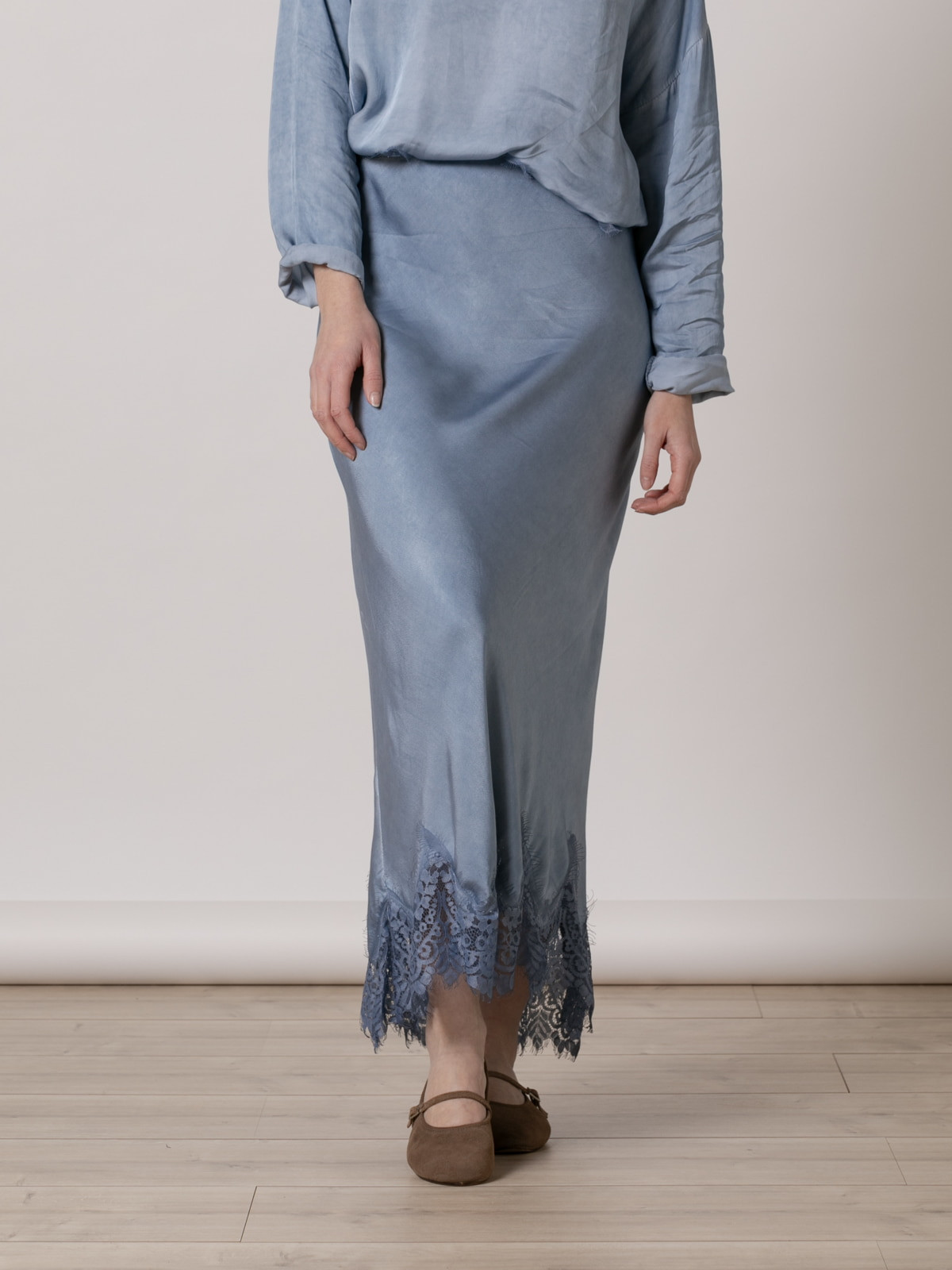 Flowy lace skirt  Blue colour