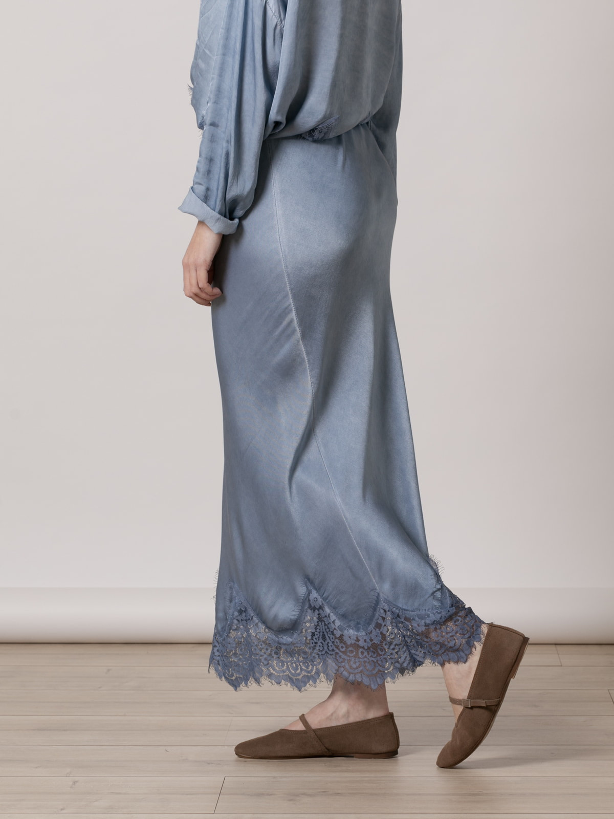 Flowy lace skirt  Blue colour