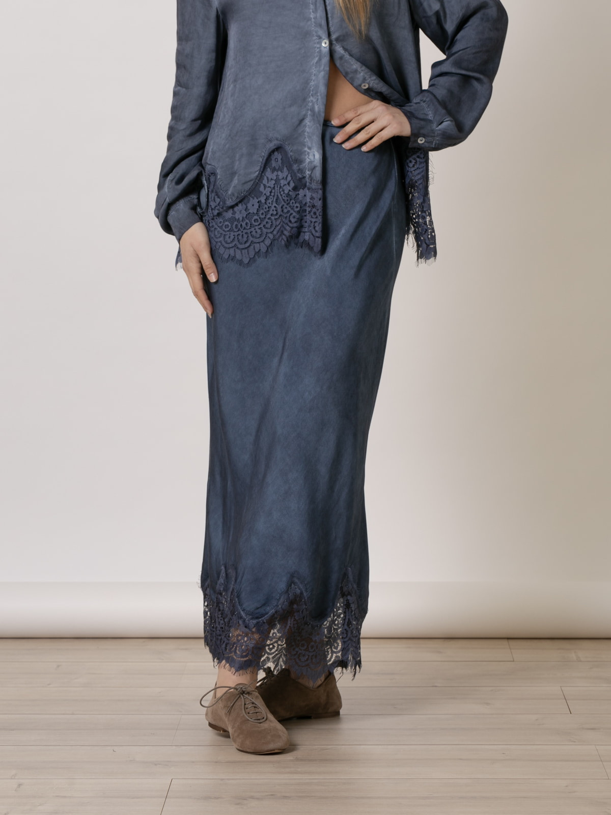 Flowy lace skirt  Blue Navy colour