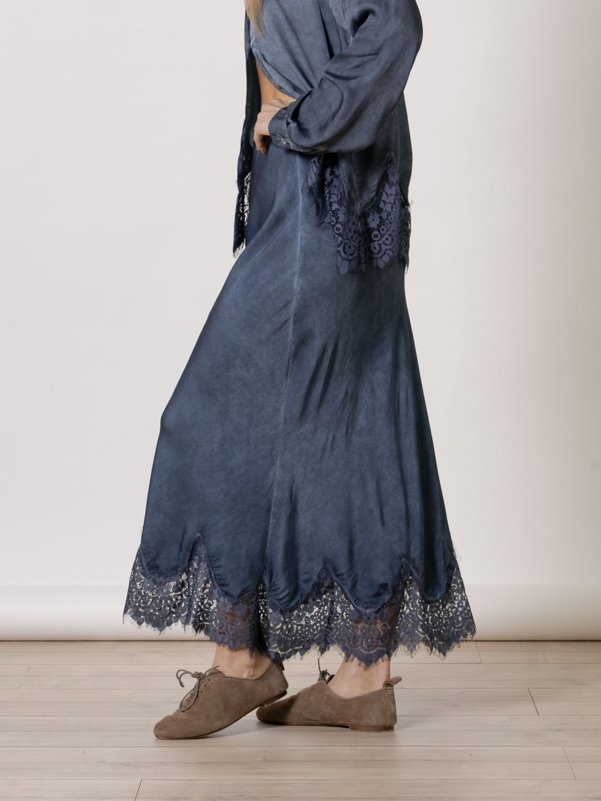 Flowy lace skirt  Blue Navy colour