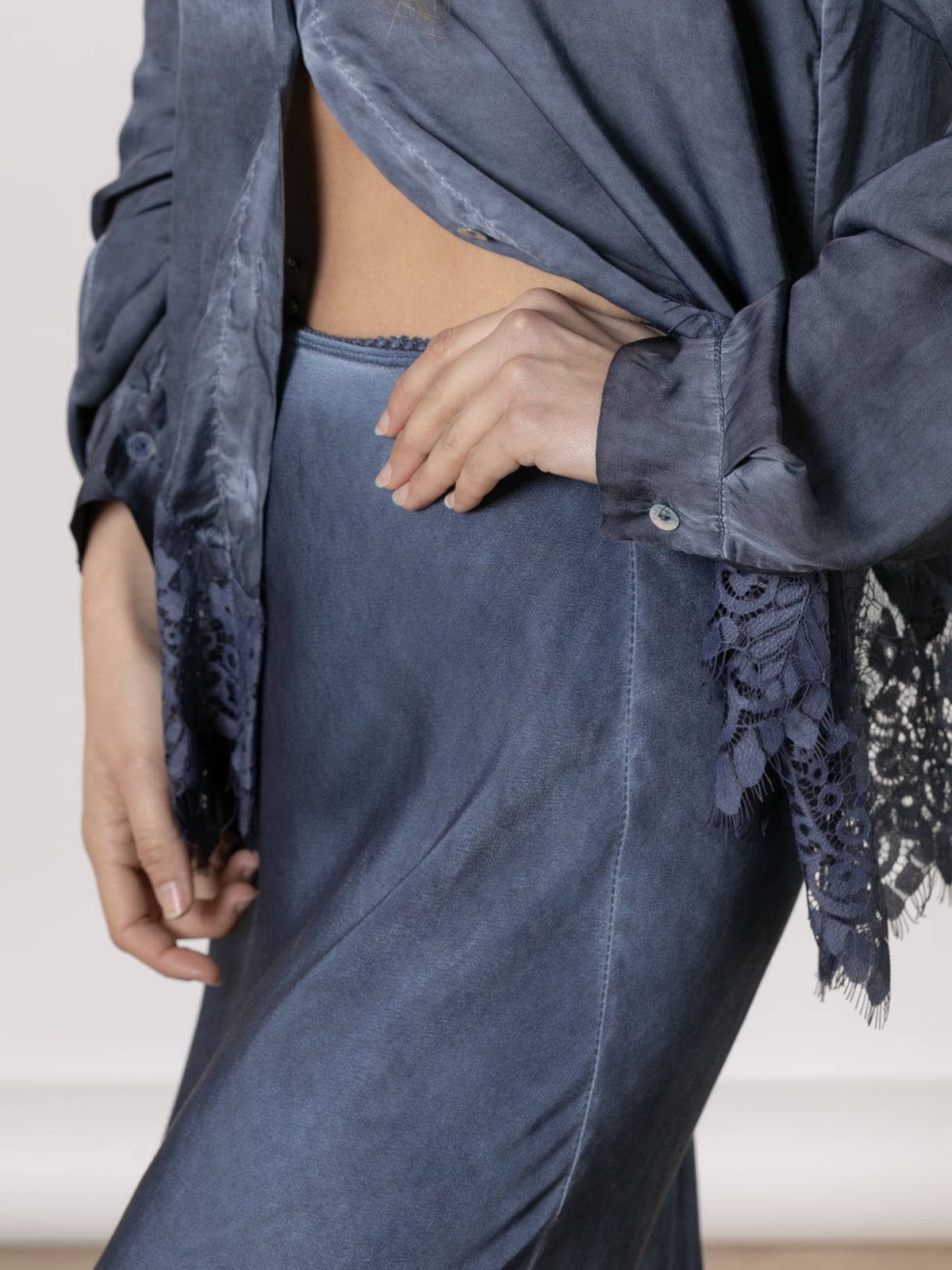 Flowy lace skirt  Blue Navy colour