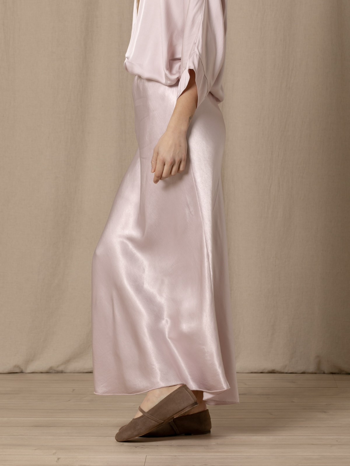 Flowing skirt bias design  Pink colour