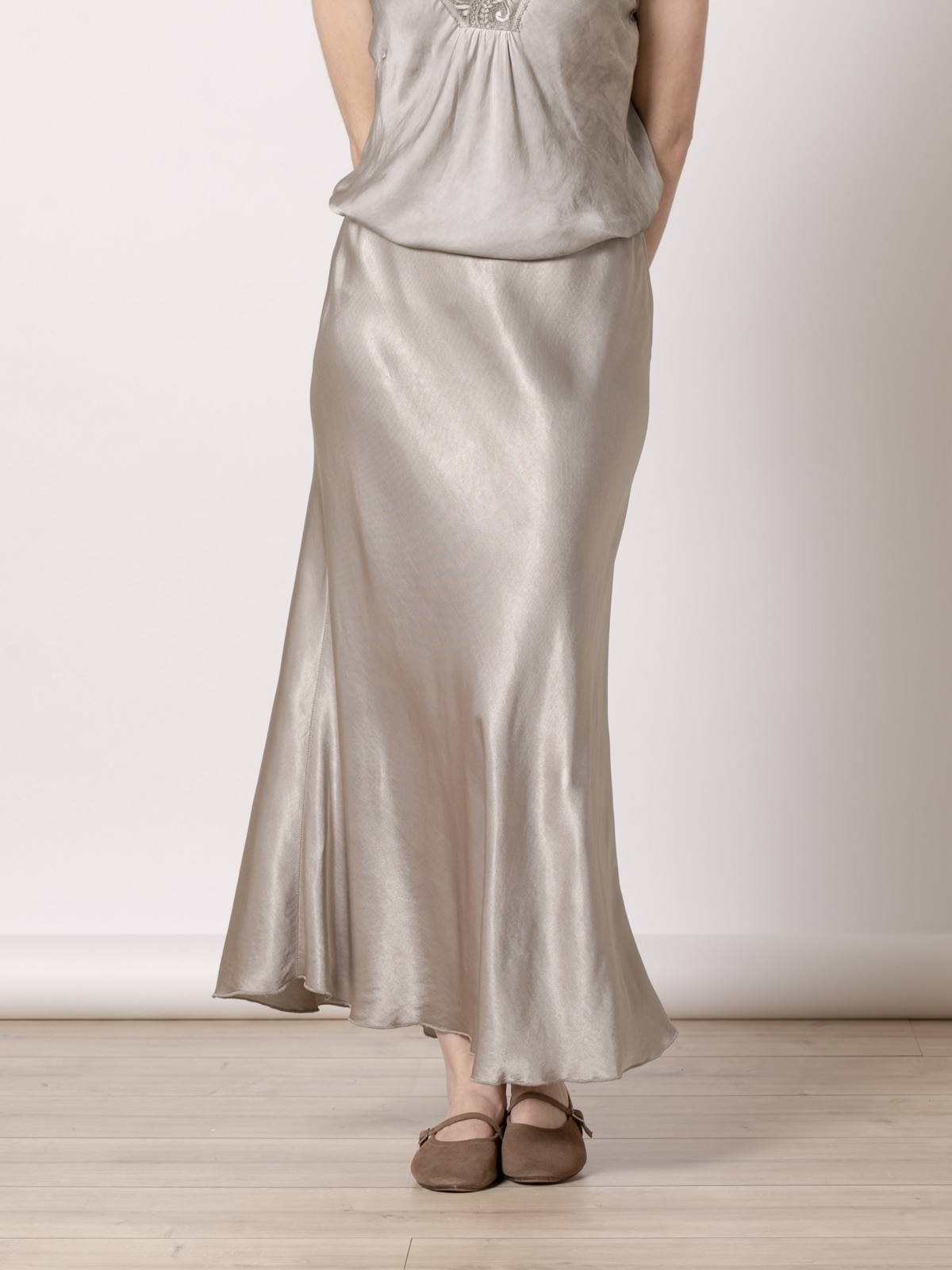 Flowing skirt bias design  Taupe colour