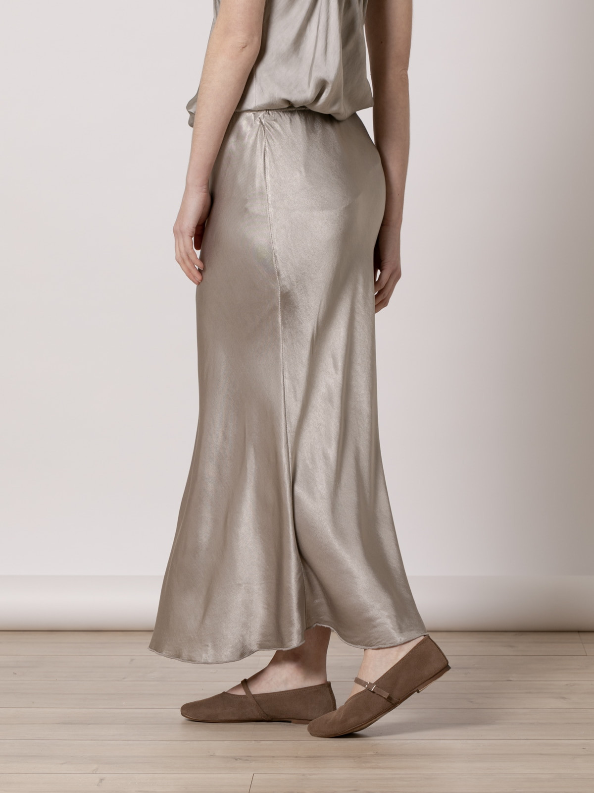 Flowing skirt bias design  Taupe colour