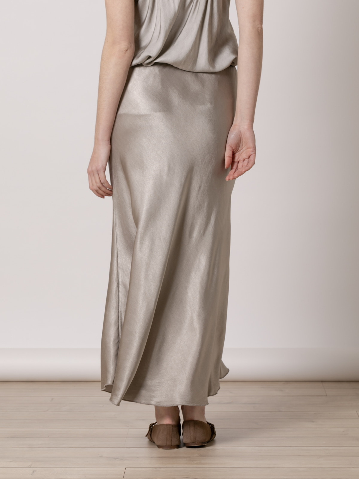 Falda fluida diseño al bies color Taupe