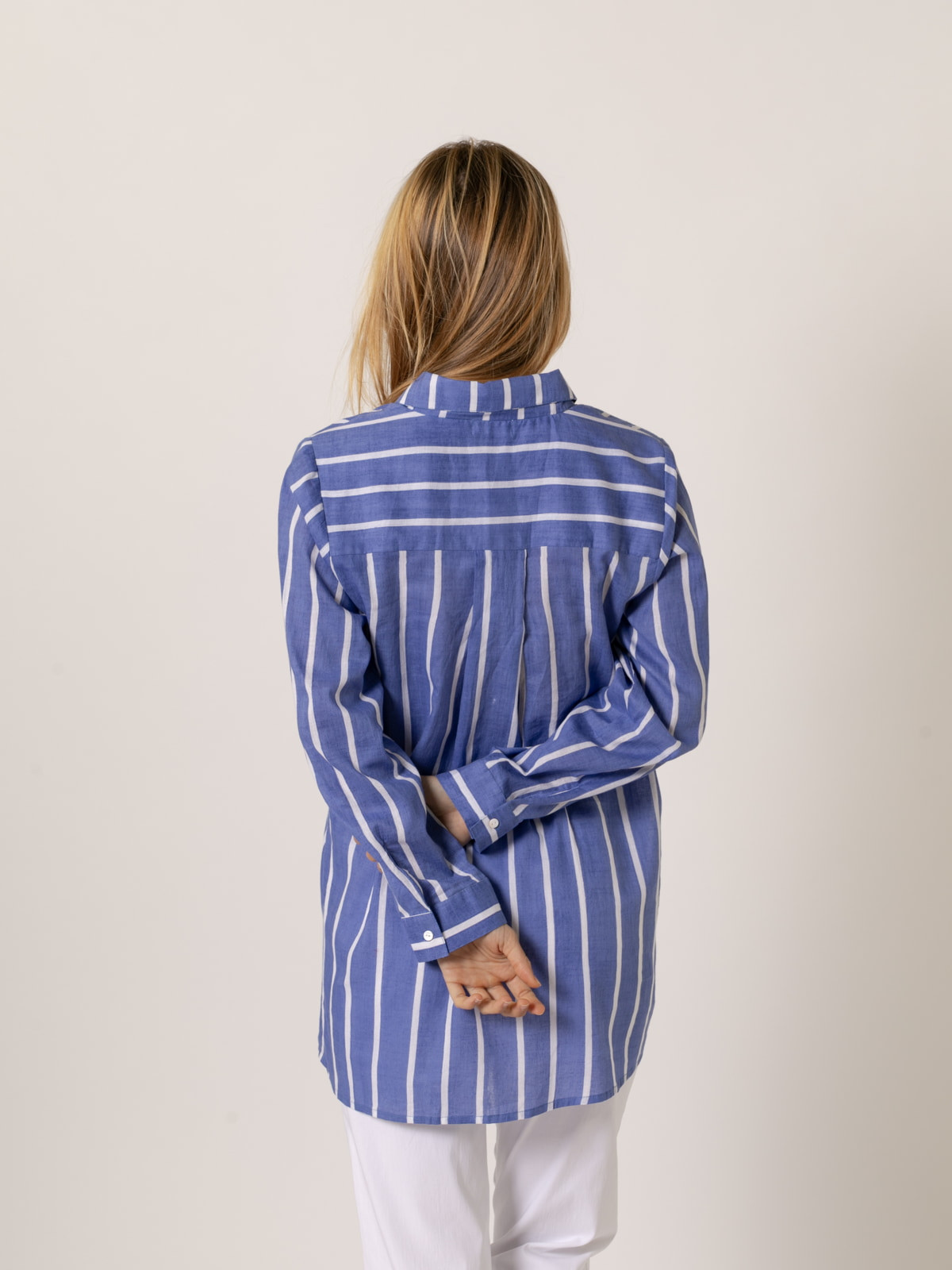 Camisa larga dibujo lineal color Azul