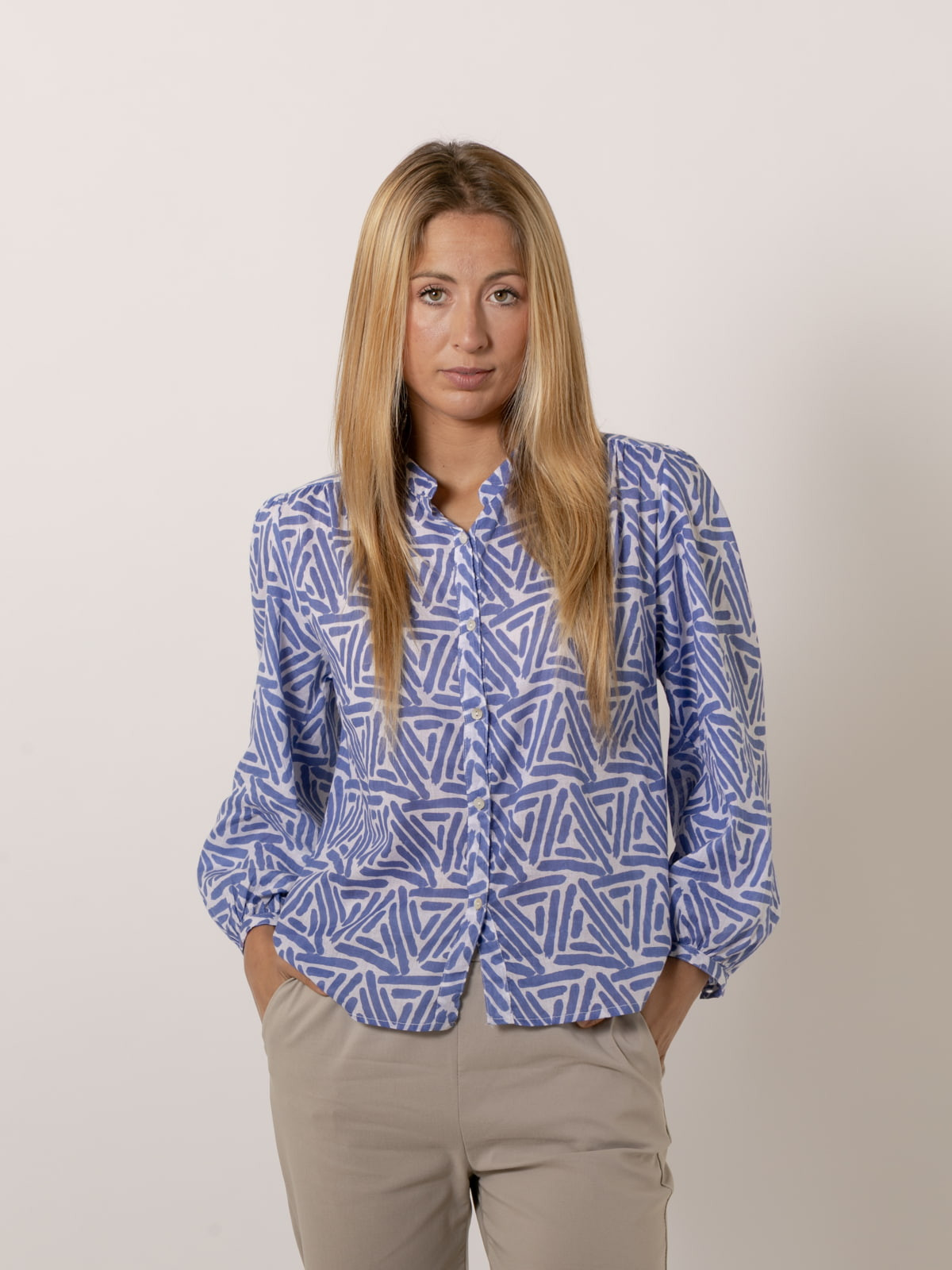 Camisa c/caja dibujo lineal color Azul