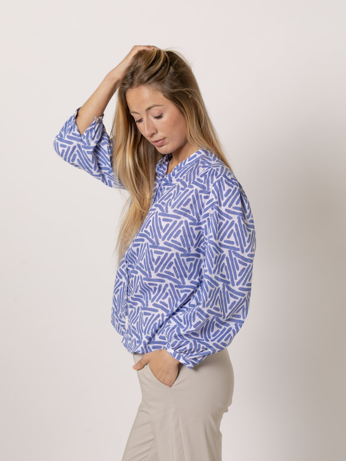 Camisa c/caja dibujo lineal color Azul