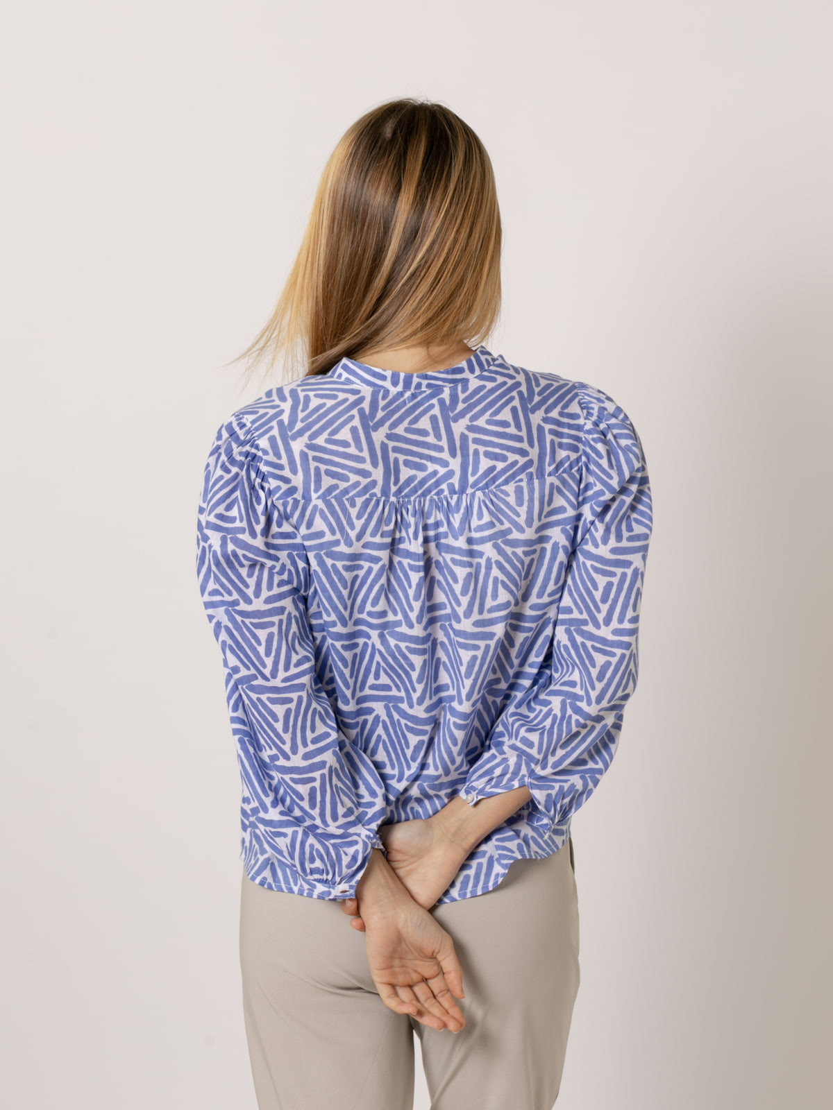 Camisa c/caja dibujo lineal color Azul