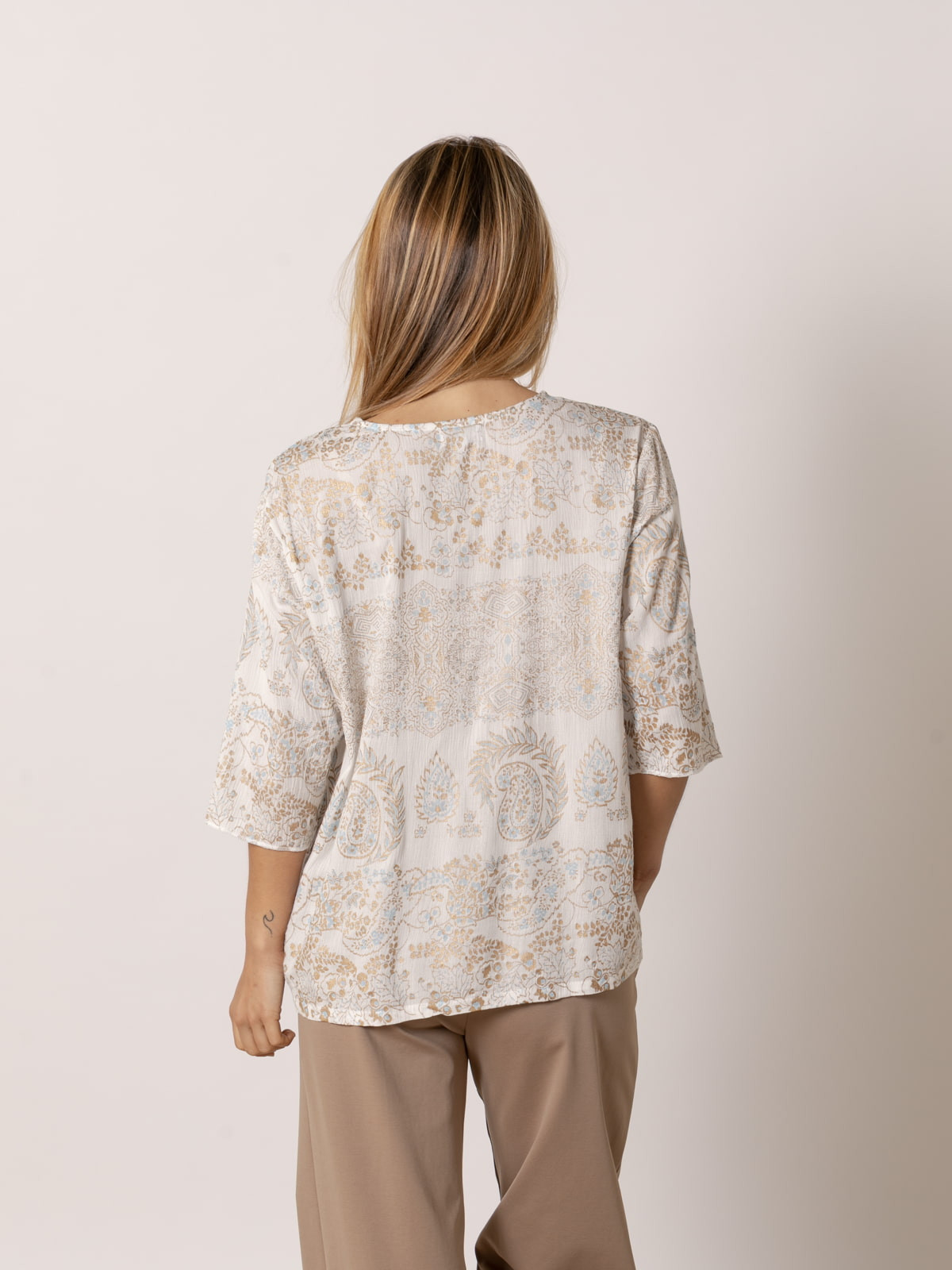 Flowy blouse with trendy drawings  Blue colour