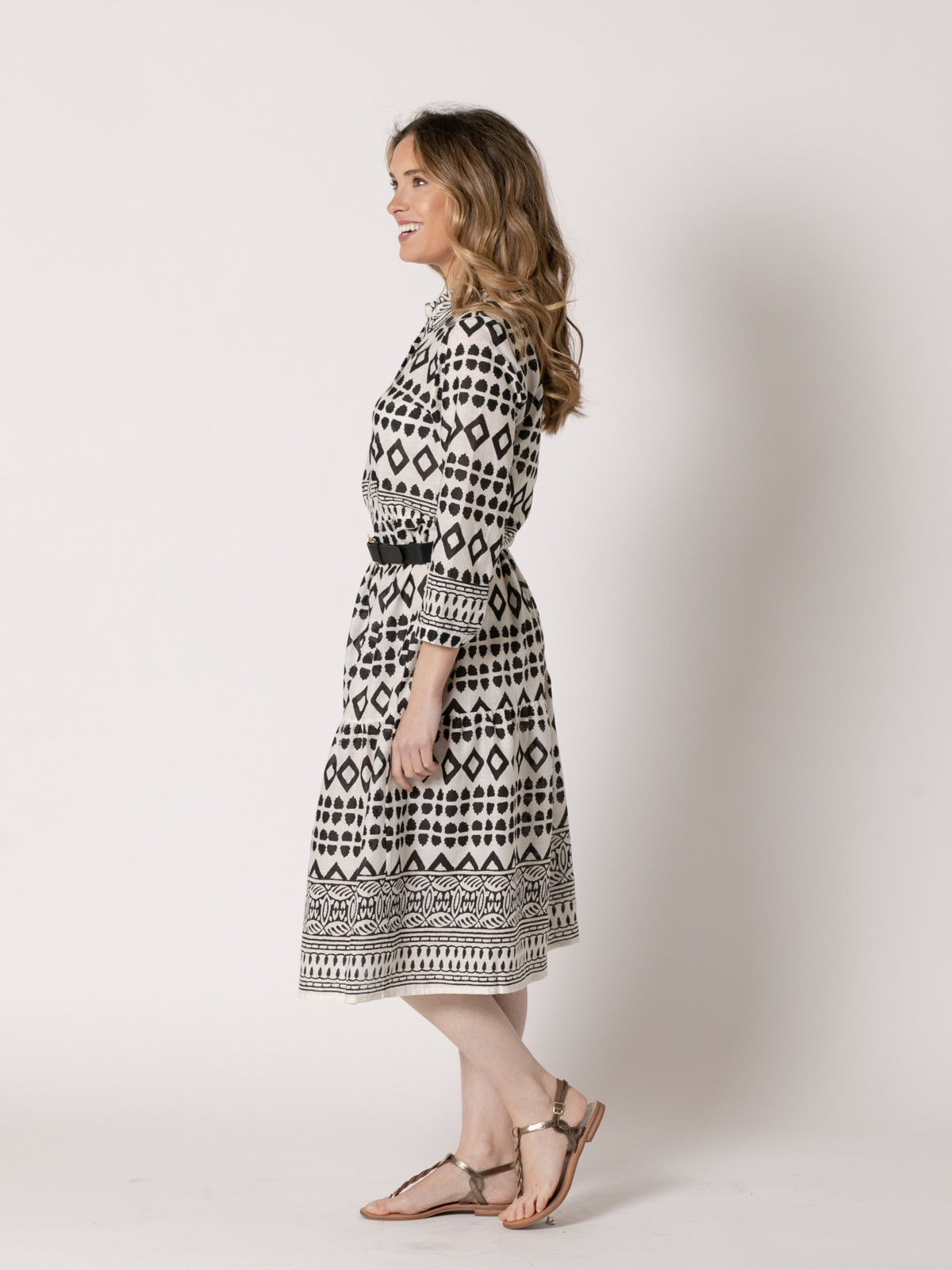 Buttoned midi shirt dress with flare  White y negro colour