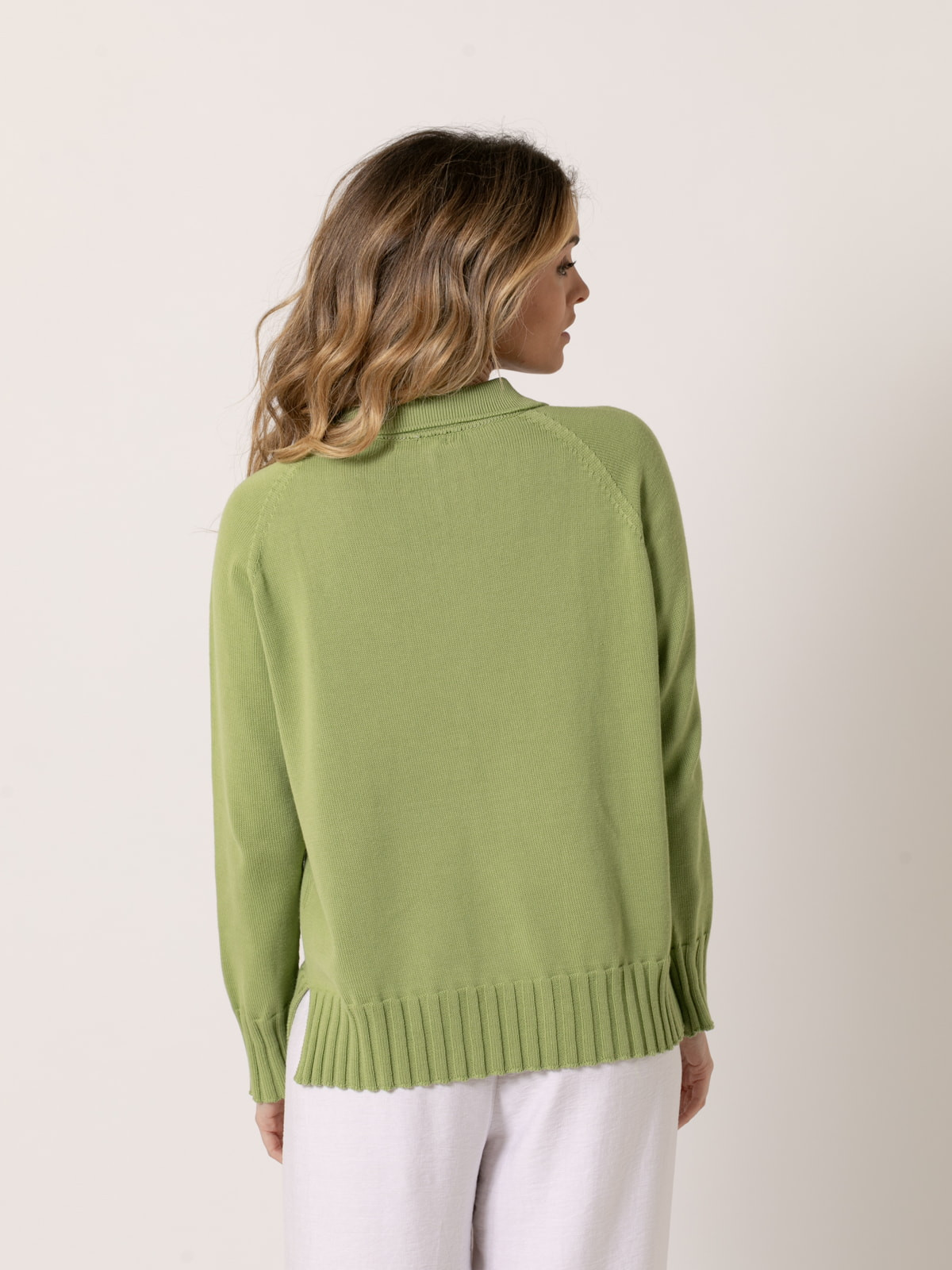 Chaqueta oversize c/polo y abotonado color Verde