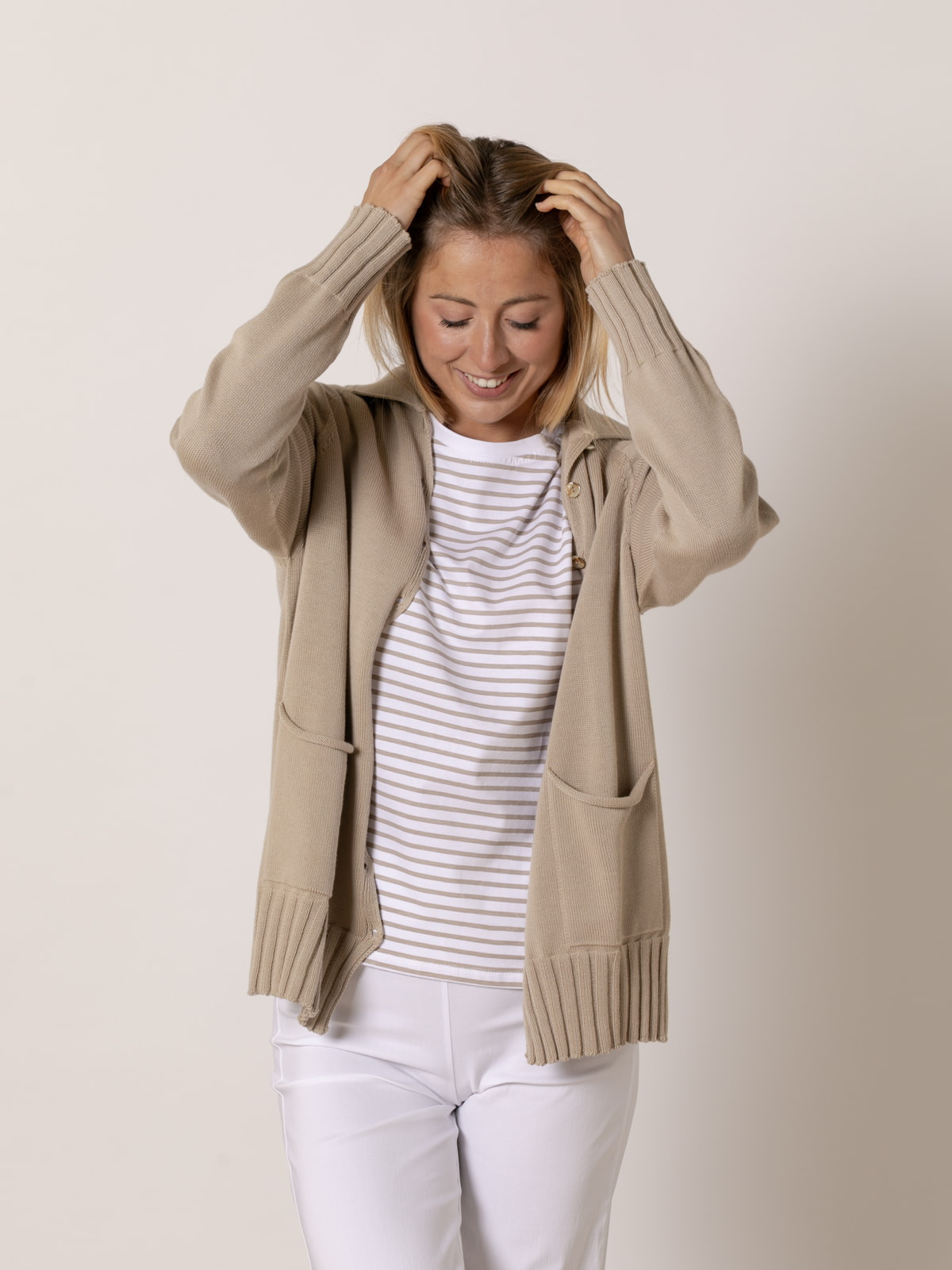 Chaqueta oversize c/polo y abotonado color Taupe