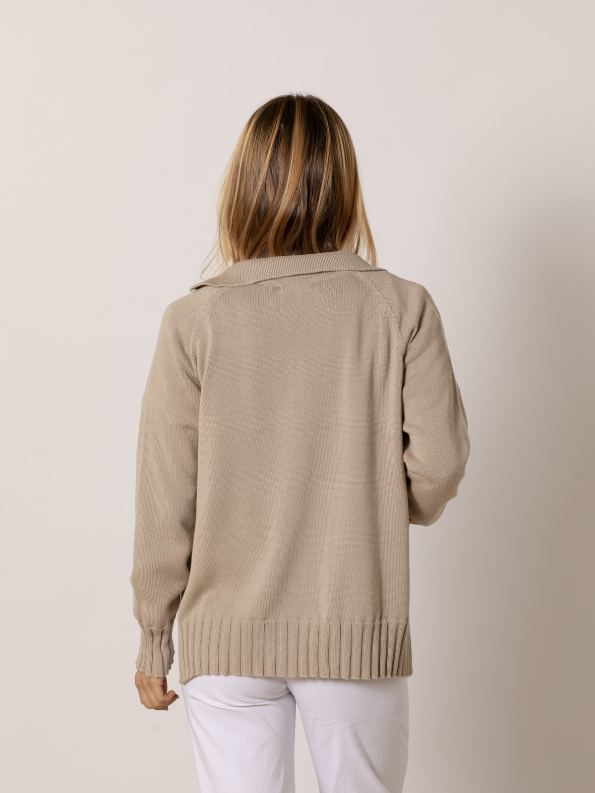 Chaqueta oversize c/polo y abotonado color Taupe