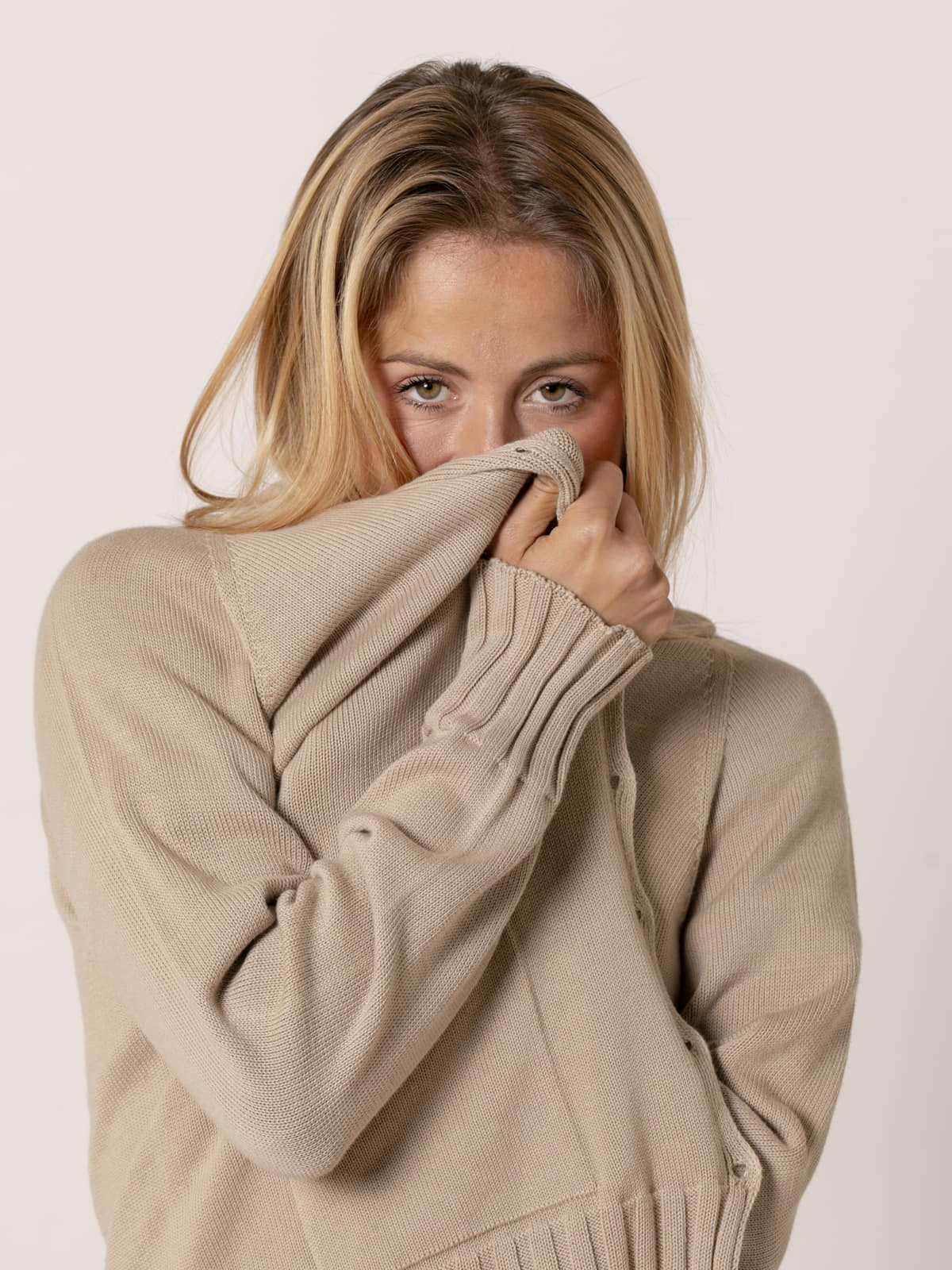 Chaqueta oversize c/polo y abotonado color Taupe