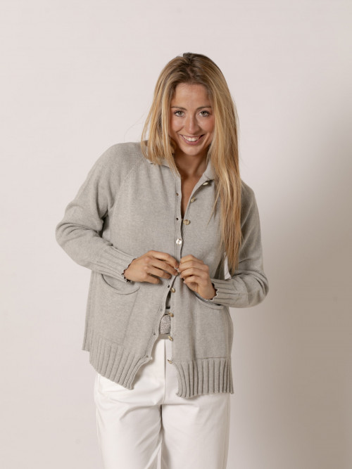 Chaqueta oversize c/polo y abotonado color Gris