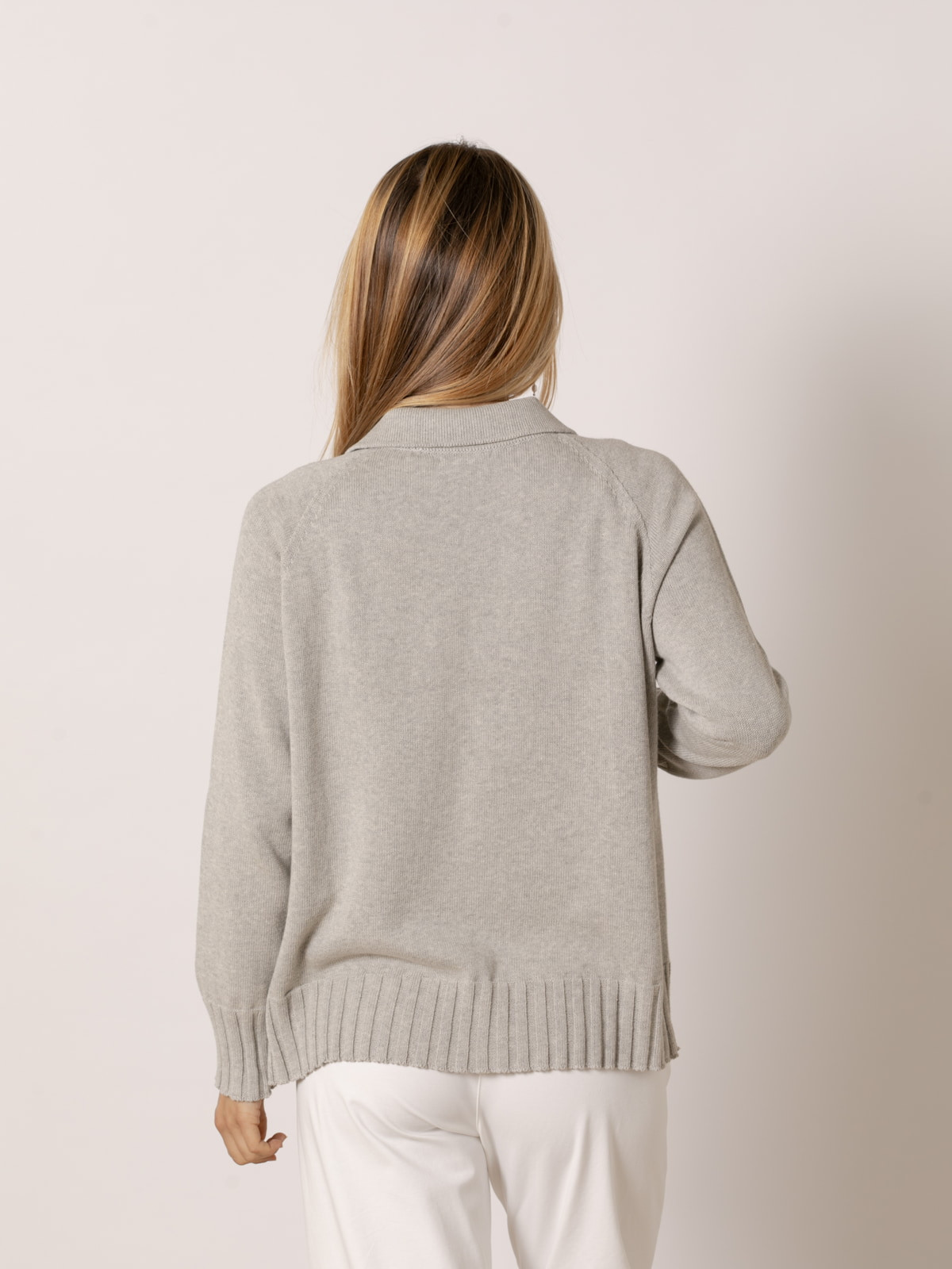 Chaqueta oversize c/polo y abotonado color Gris
