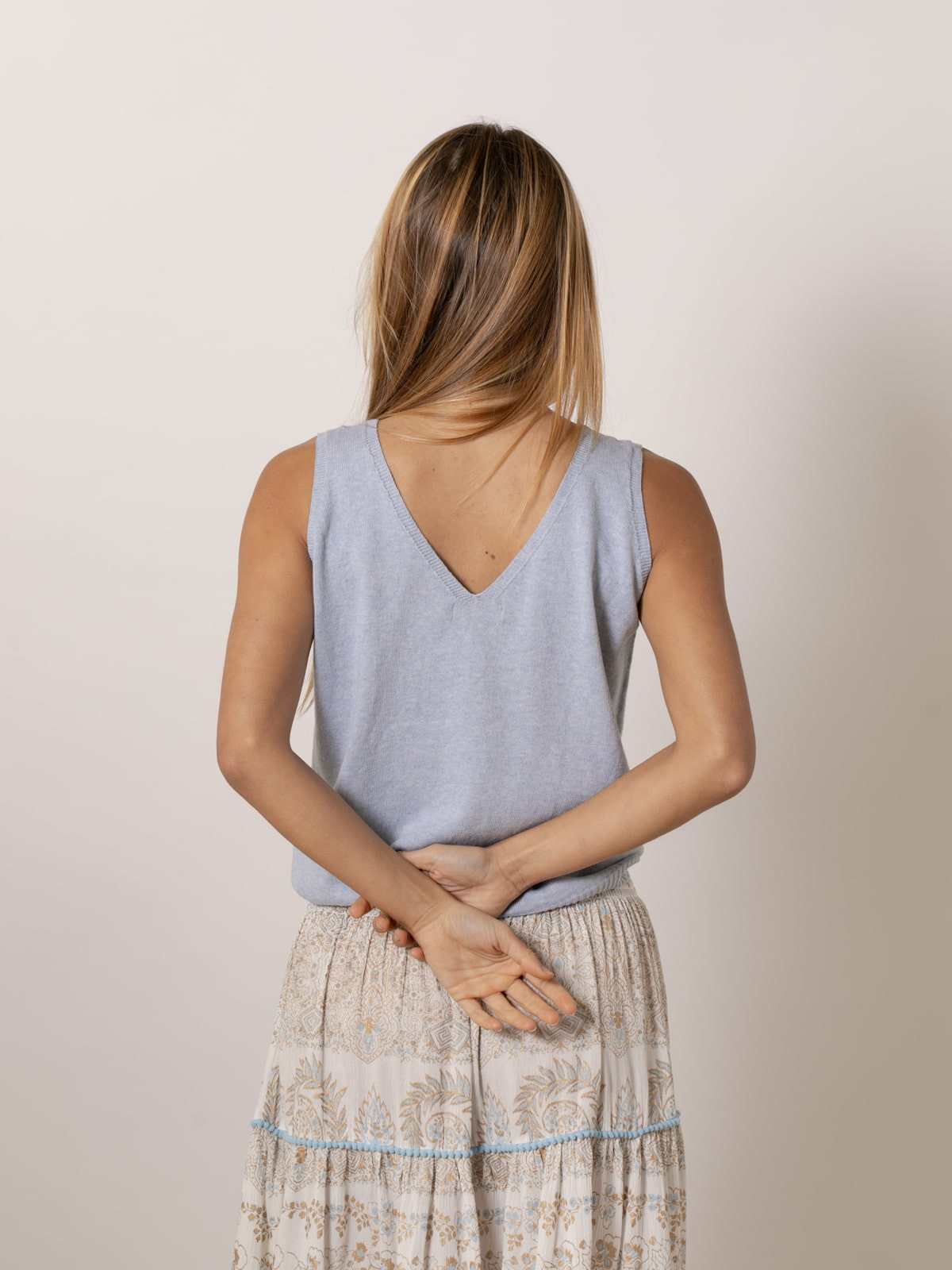 100% cotton knit top with V-neck  celeste colour