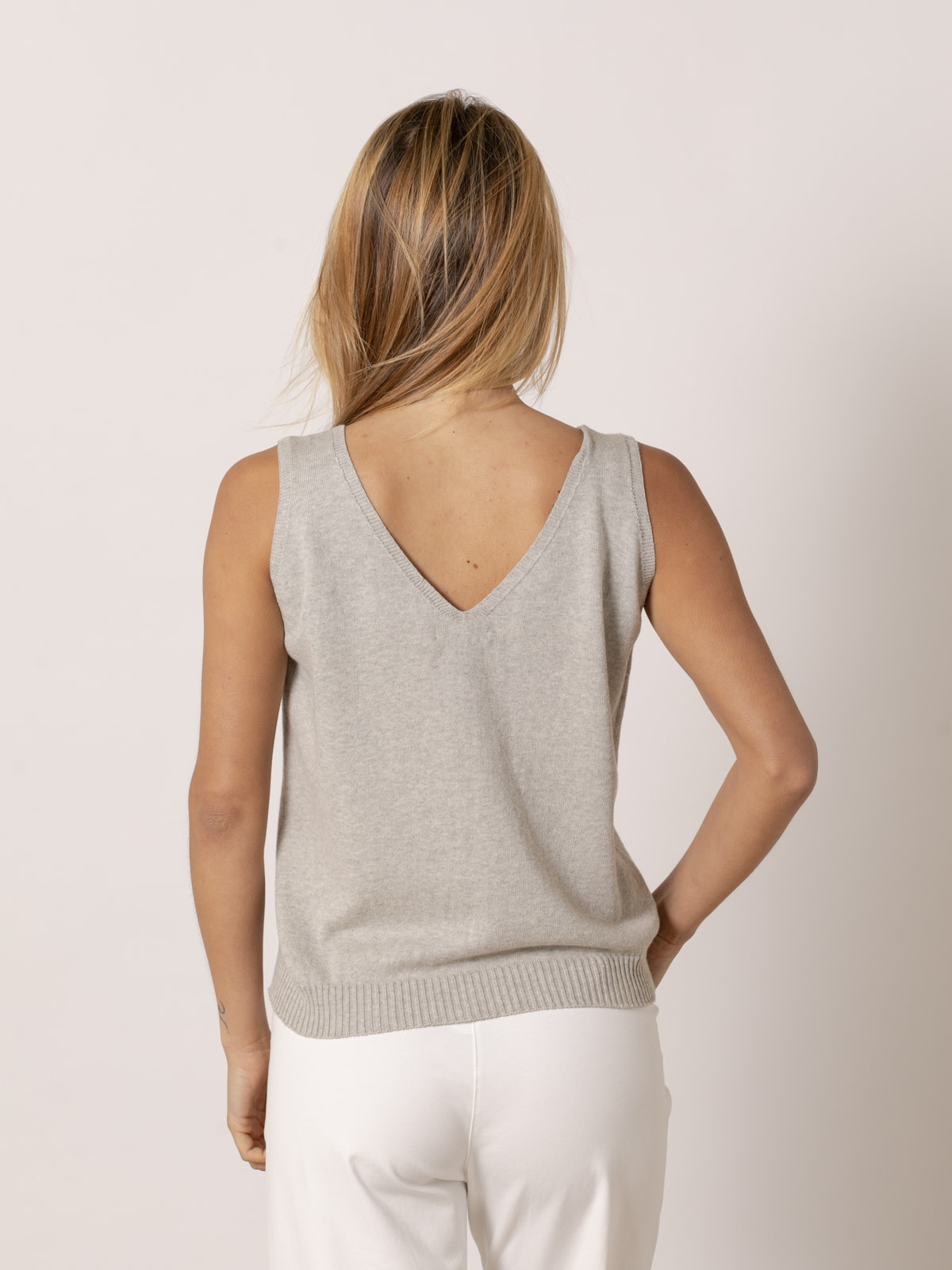 100% cotton knit top with V-neck  Grey colour