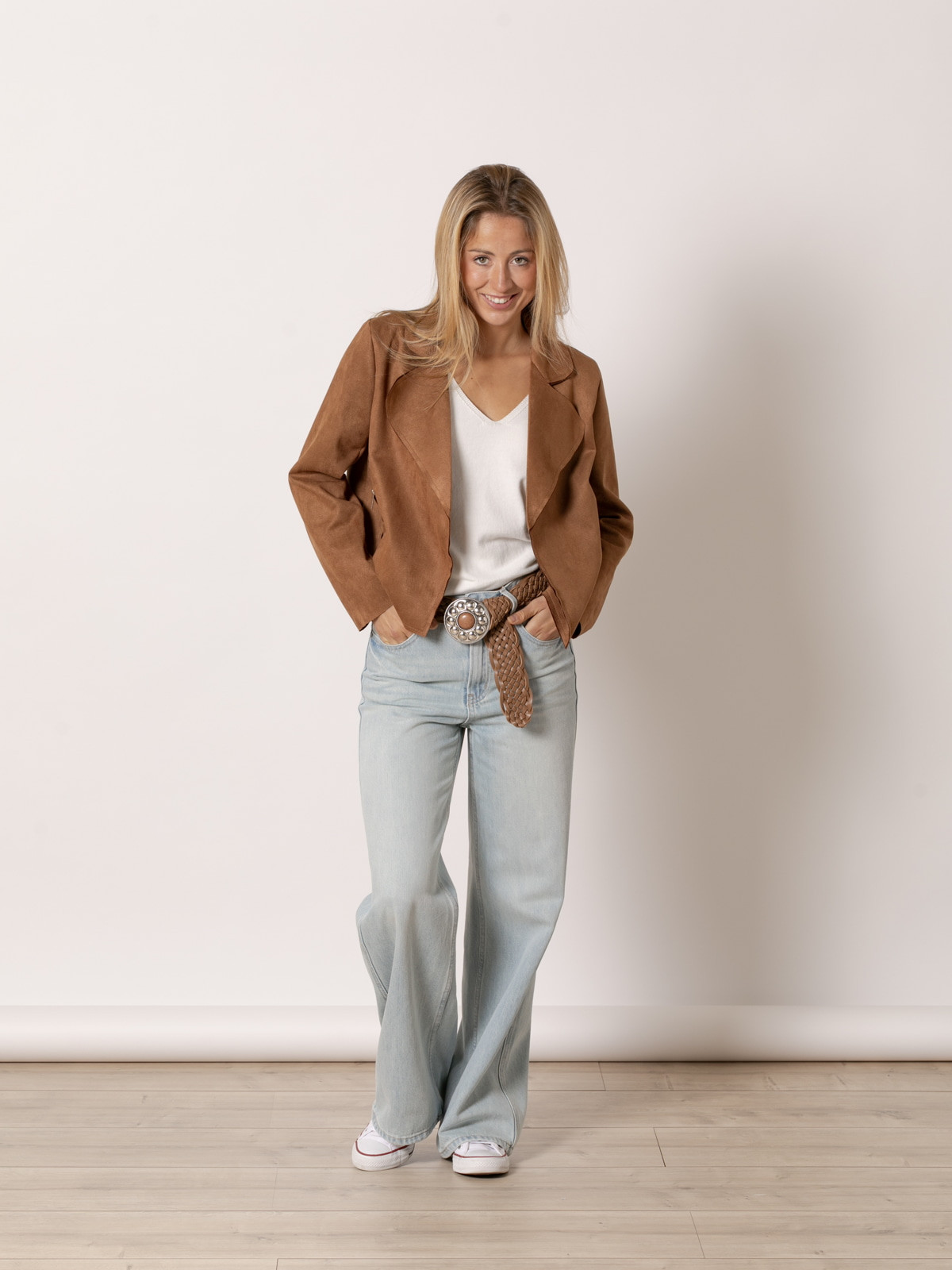 Chaqueta corta ante sintético color Camel