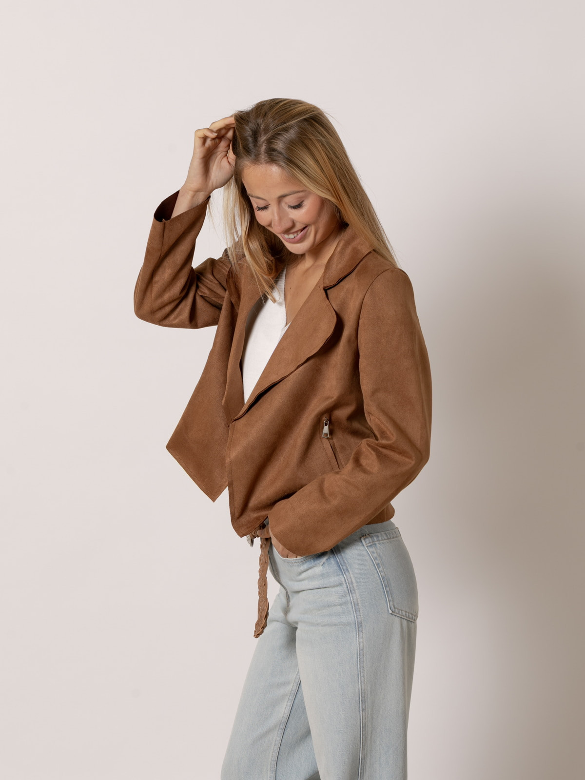 Chaqueta corta ante sintético color Camel
