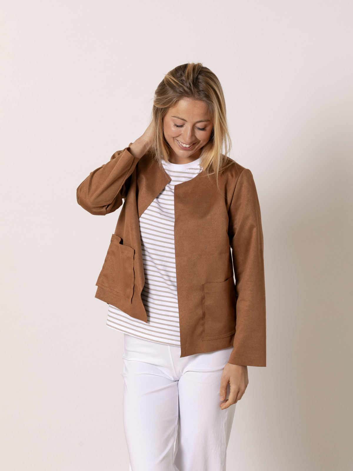 Chaqueta corta ante color Camel