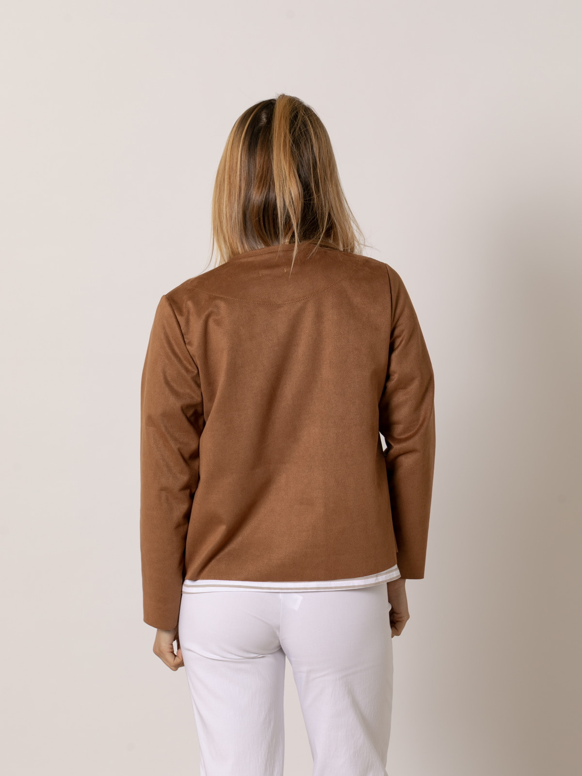 Chaqueta corta ante color Camel