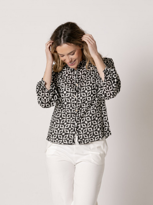 Shirt with ethnic pattern box  White y negro colour