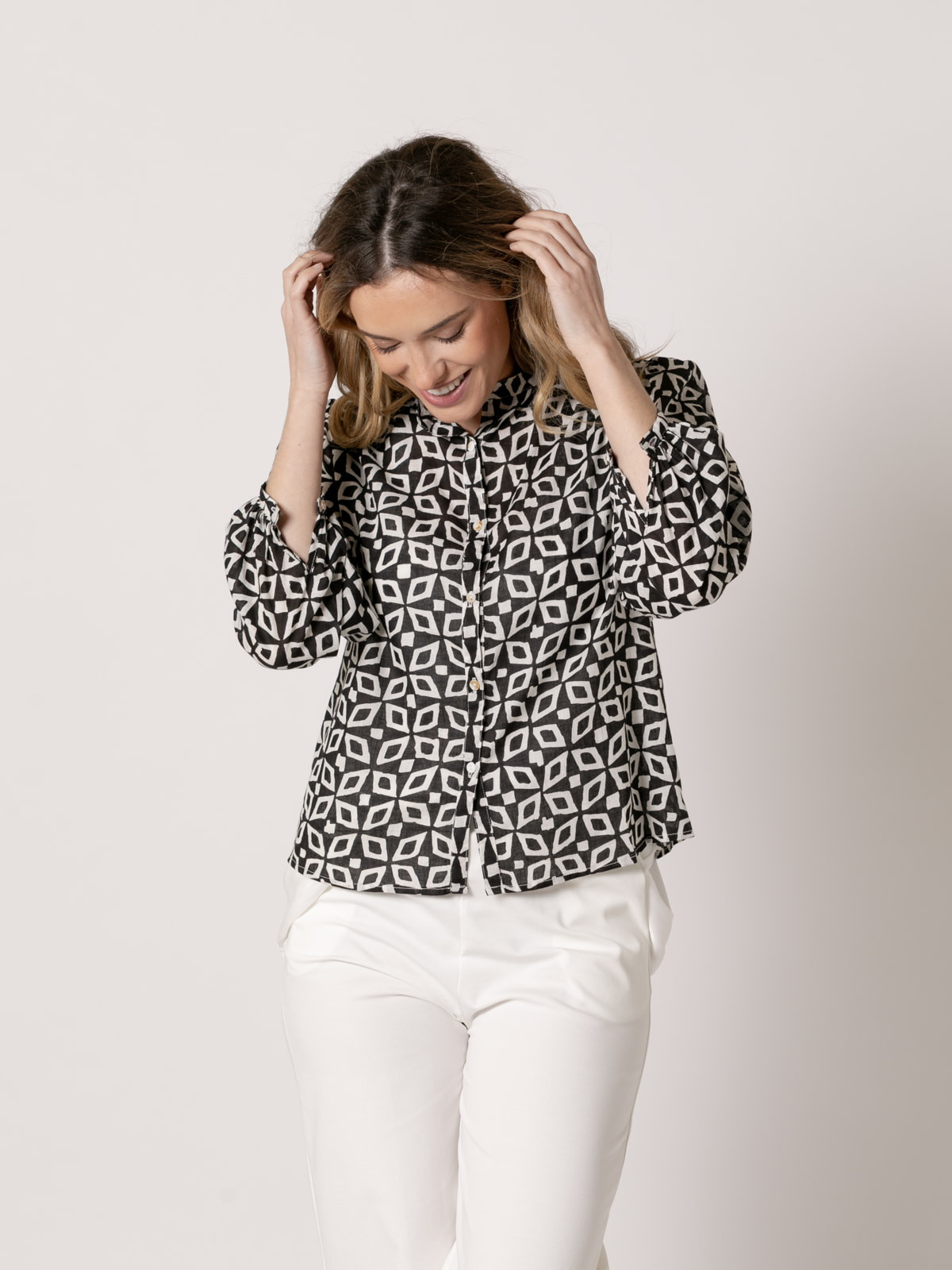 Shirt with ethnic pattern box  White y negro colour