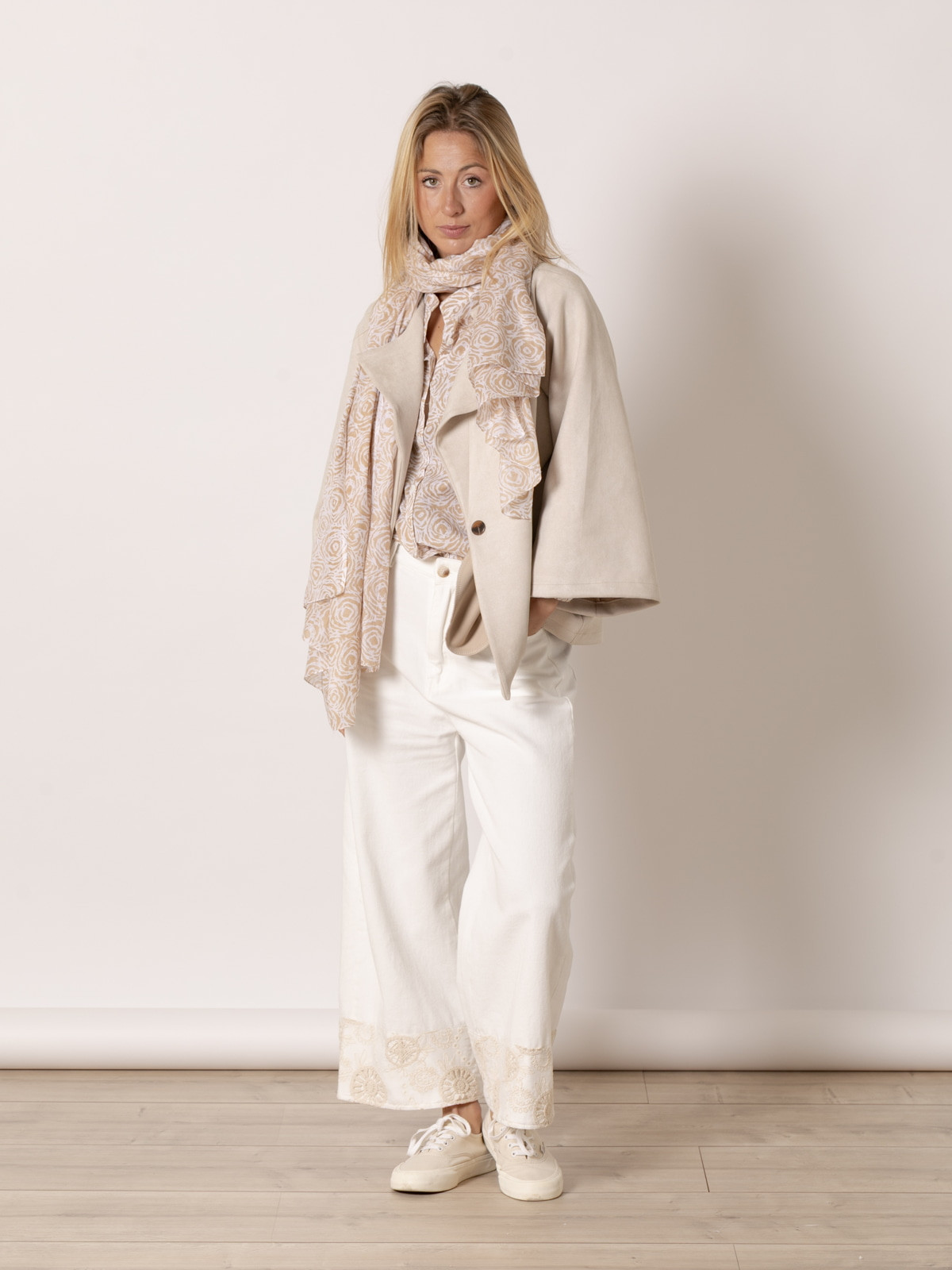 Fular camelias algodón color Beige