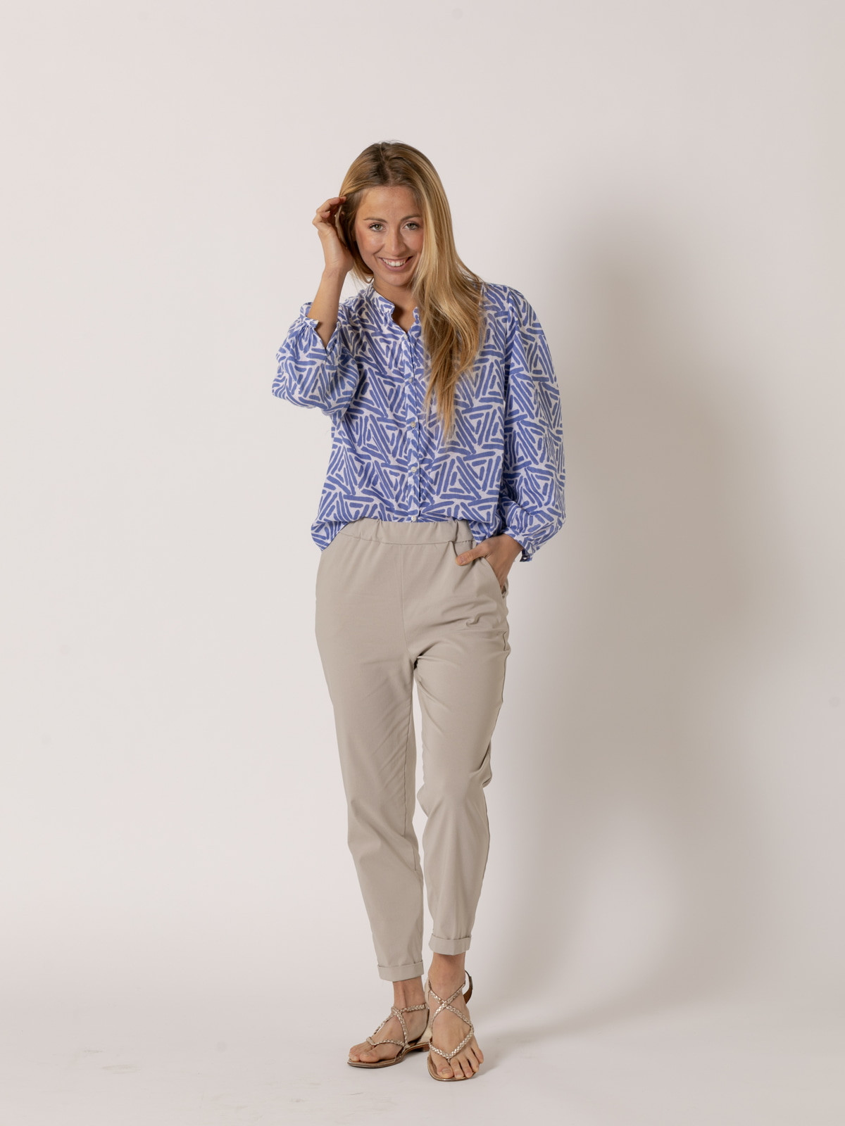 Pantalón tobillero elástico color Beige