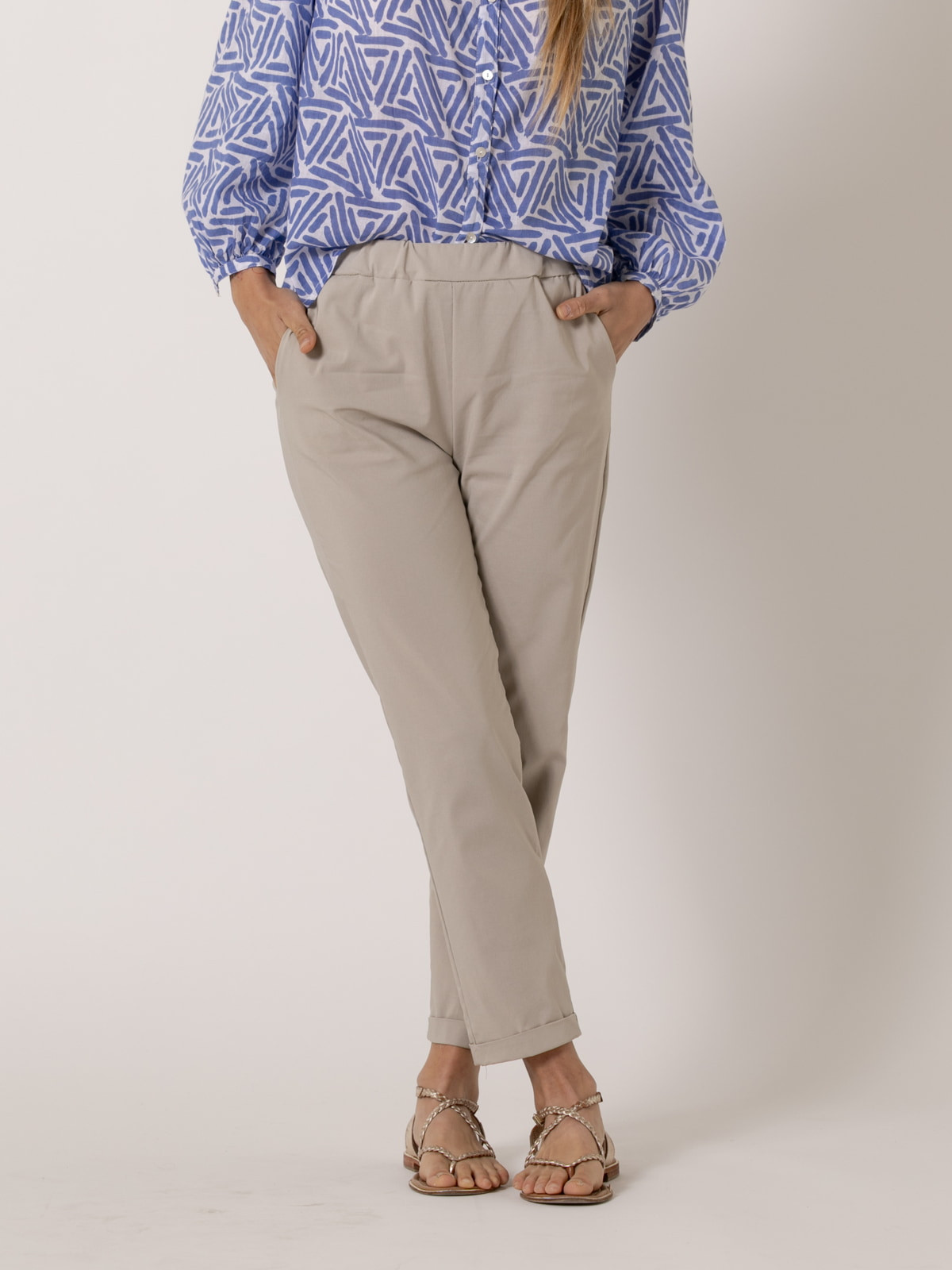 Pantalón tobillero elástico color Beige