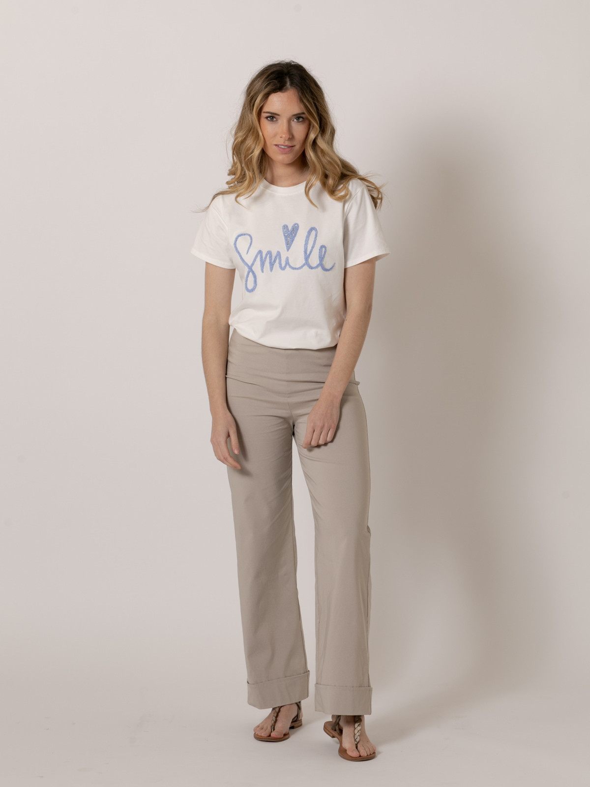 Pantalón trendy vuelta en bajo color Beige