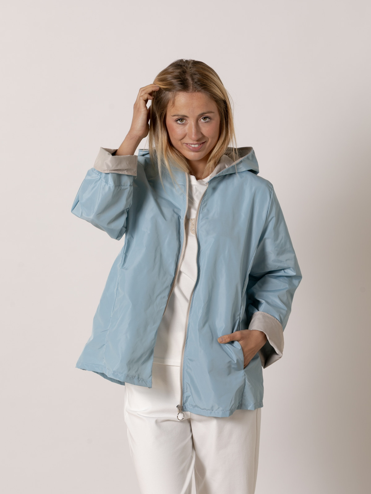 Chaqueta impermeable con vivos color Azul