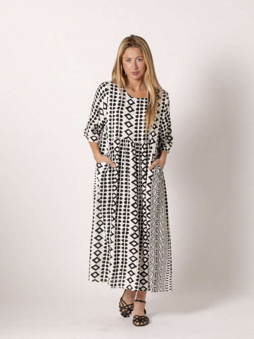 Flowing dress with comfortable pockets  Crudecolour