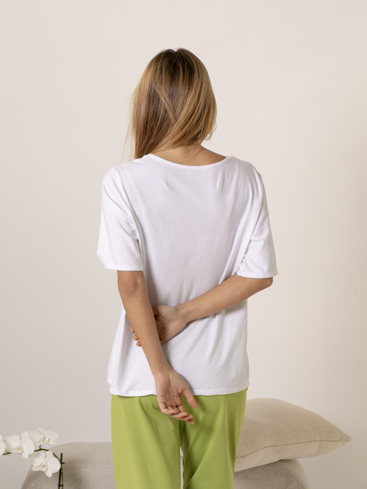 Camiseta algodón 100% c/pico color Blanco