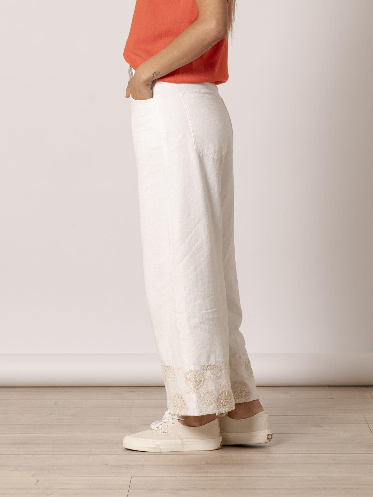 Pants with detail at the bottom  White colour