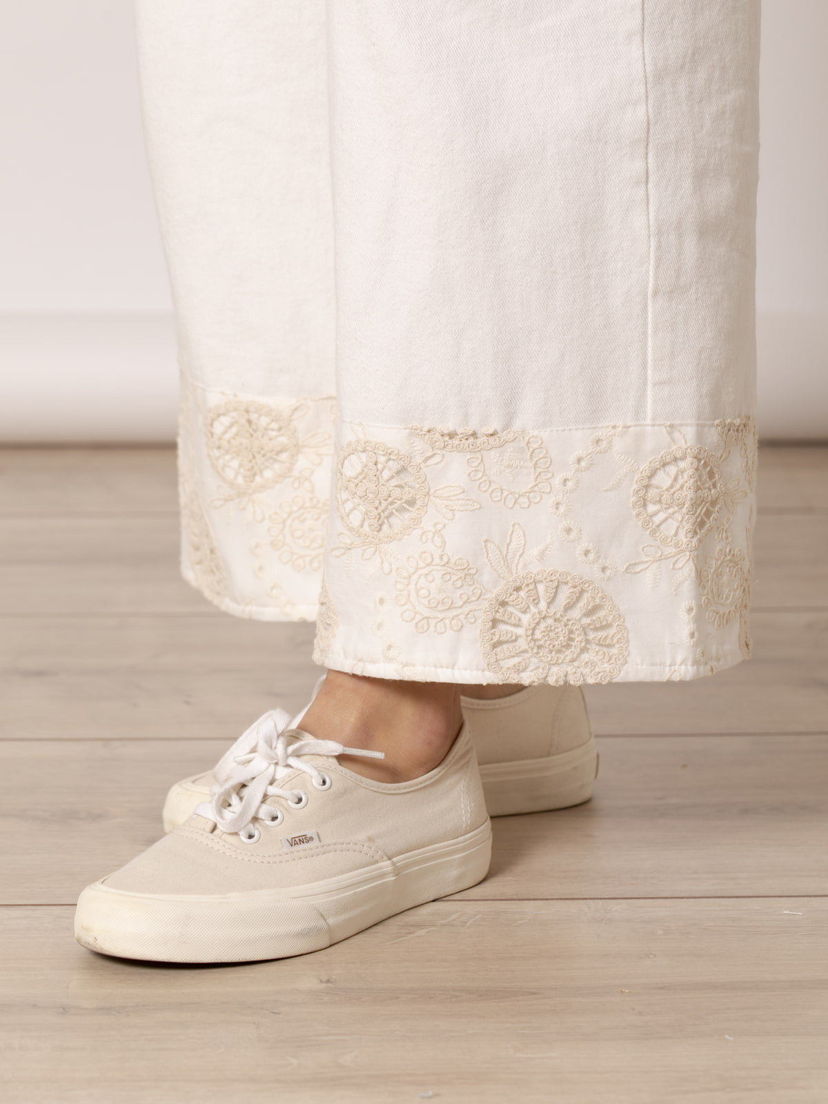 Pants with detail at the bottom  White colour
