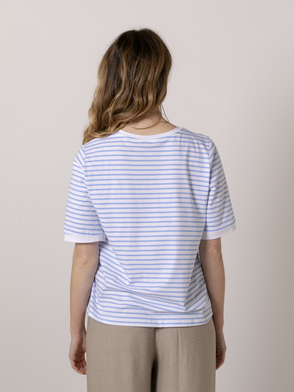 Camiseta de rayas c/redondo vivos color Azul Celeste
