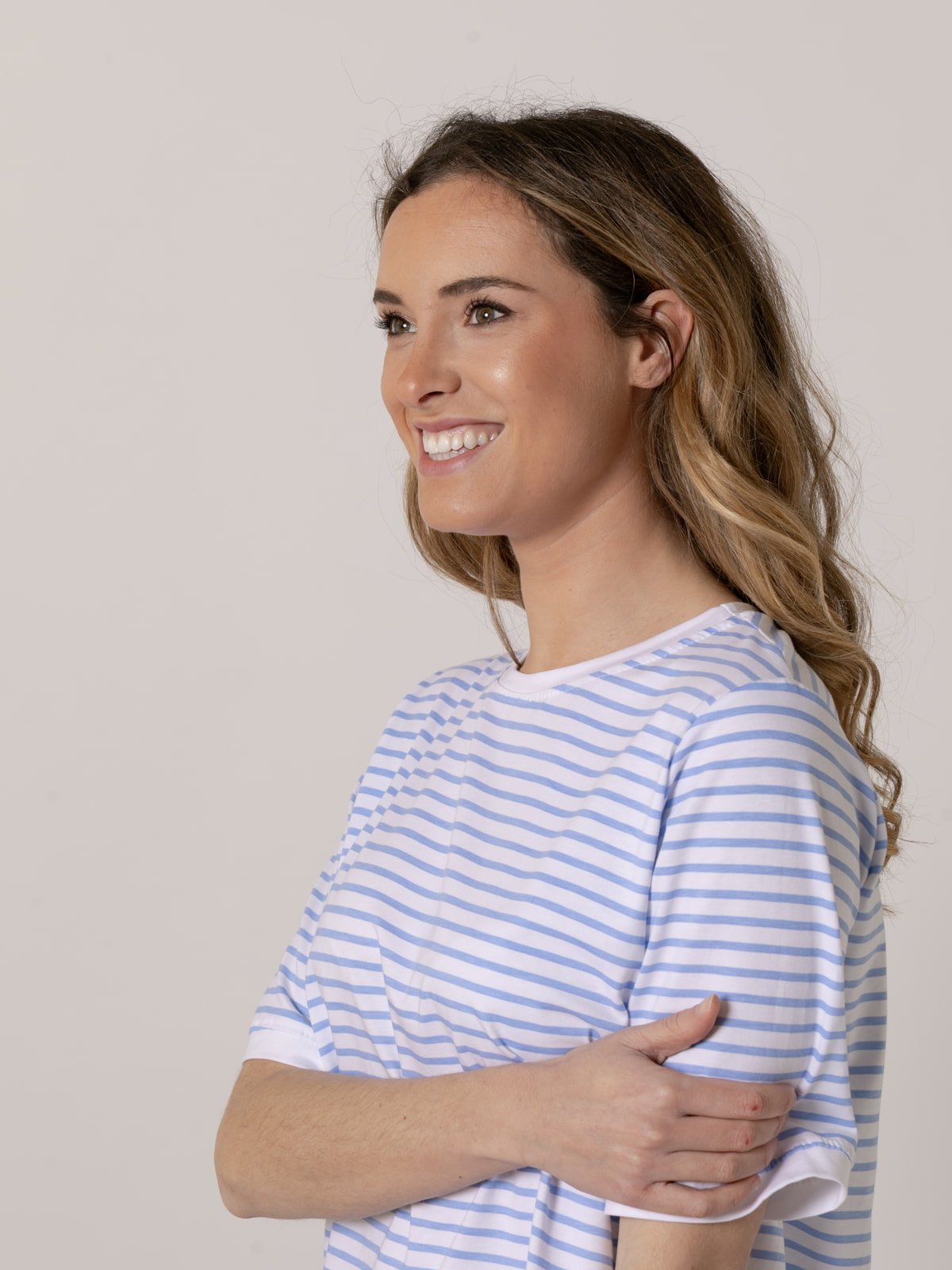 Camiseta de rayas c/redondo vivos color Azul Celeste
