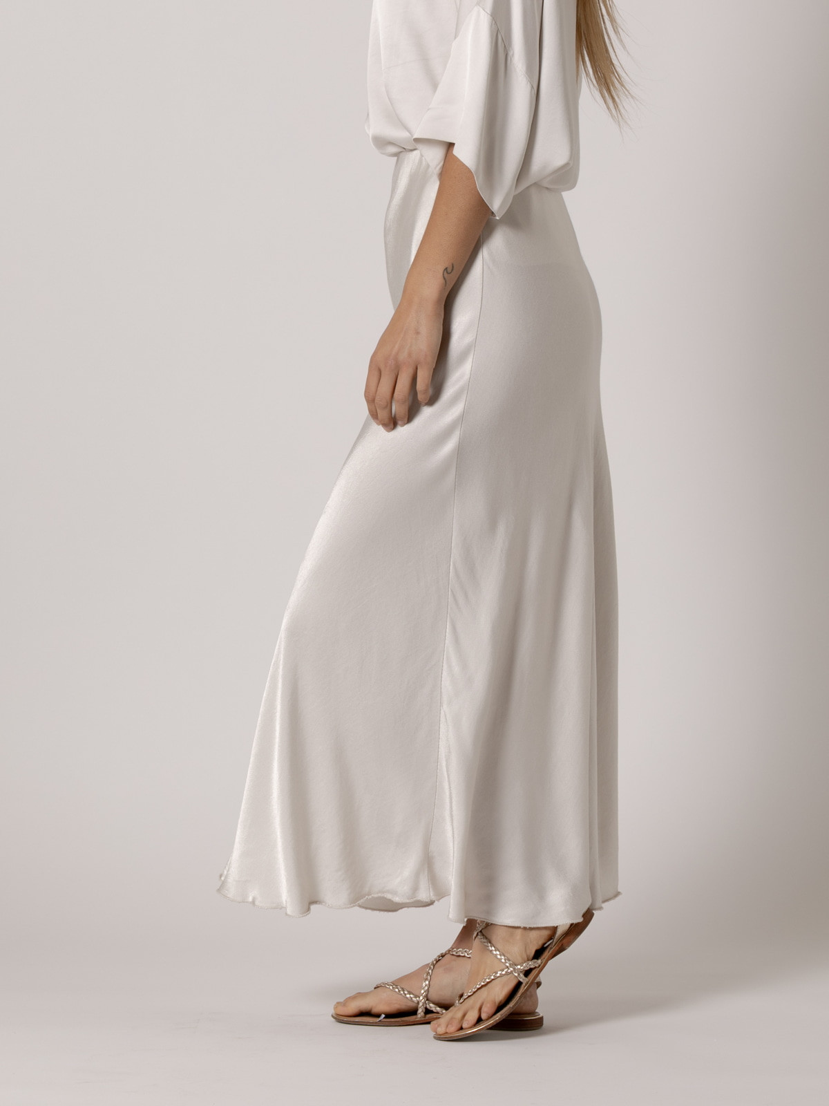 Falda larga raso vegetal color Beige