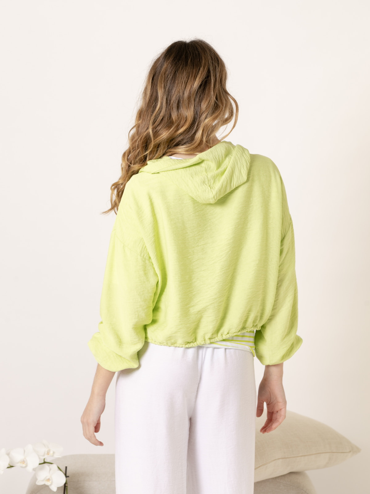 Chaqueta corta capucha visco vegetal color Verde