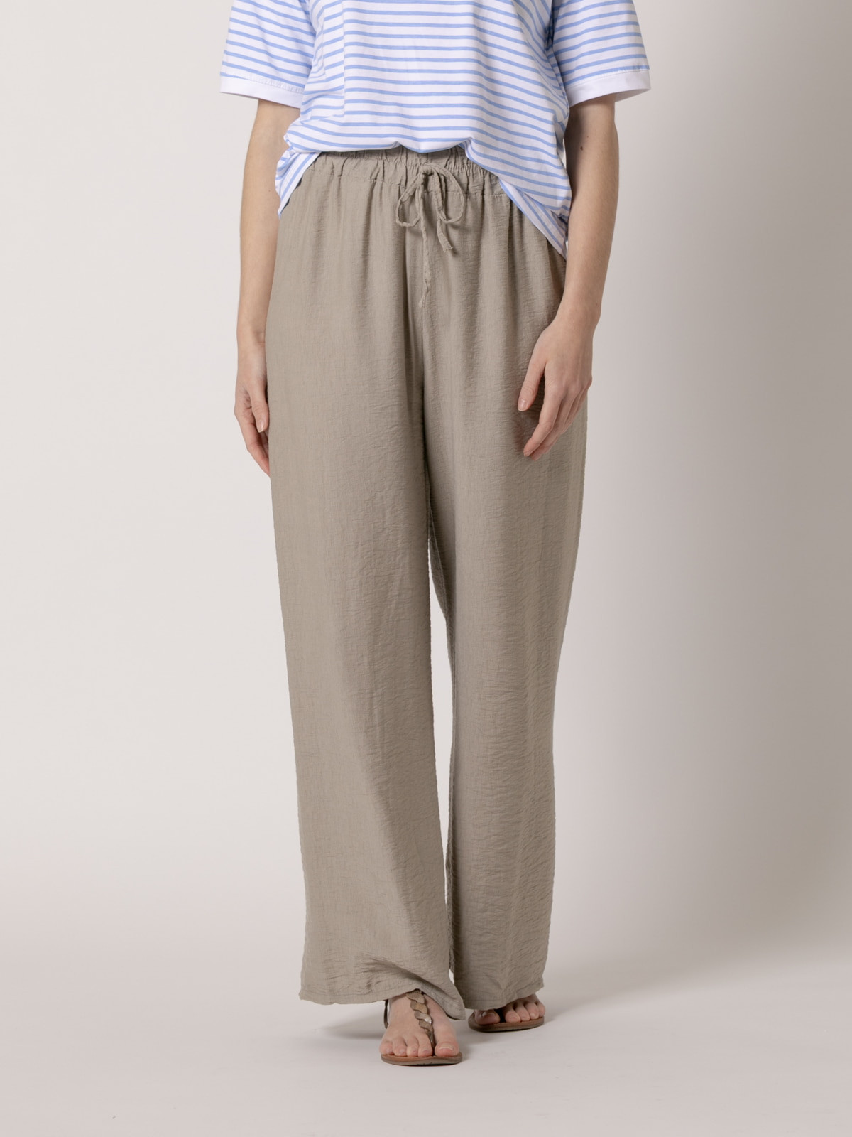 Pantalón basic viscosa vegetal color Taupe