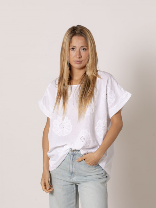 Blusa algodón flor bordada color Blanco